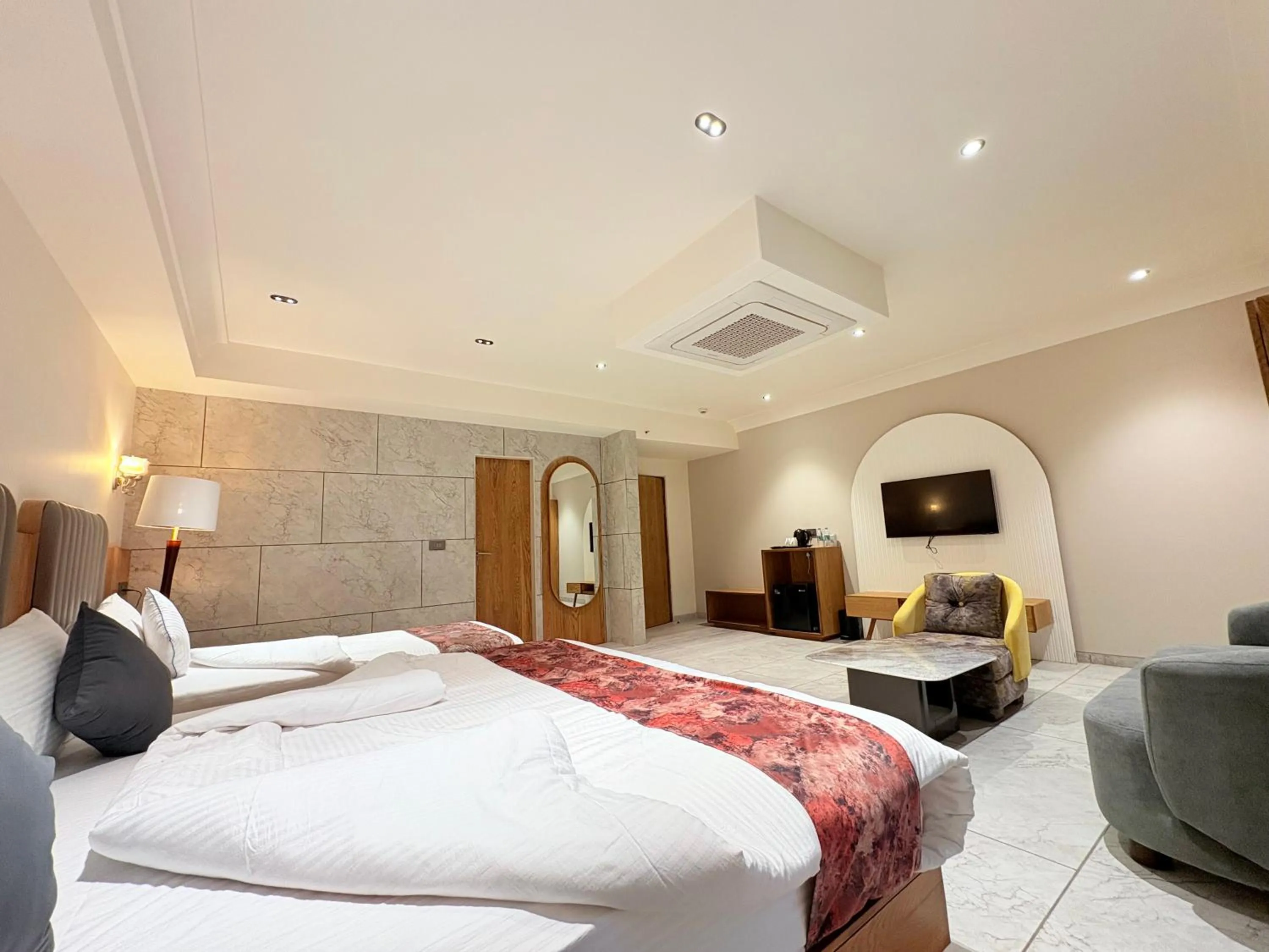 Communal lounge/ TV room, Bed in The Parterre - SG Highway Ahmedabad