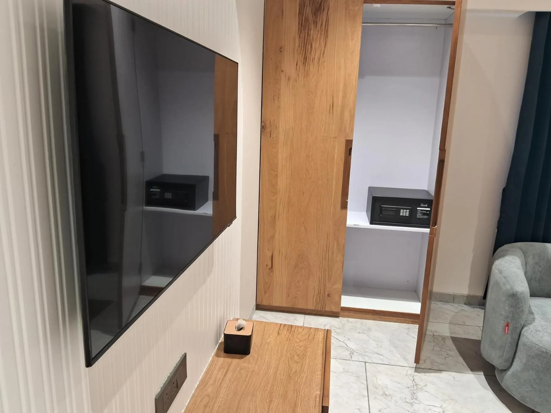 TV and multimedia in The Parterre - SG Highway Ahmedabad