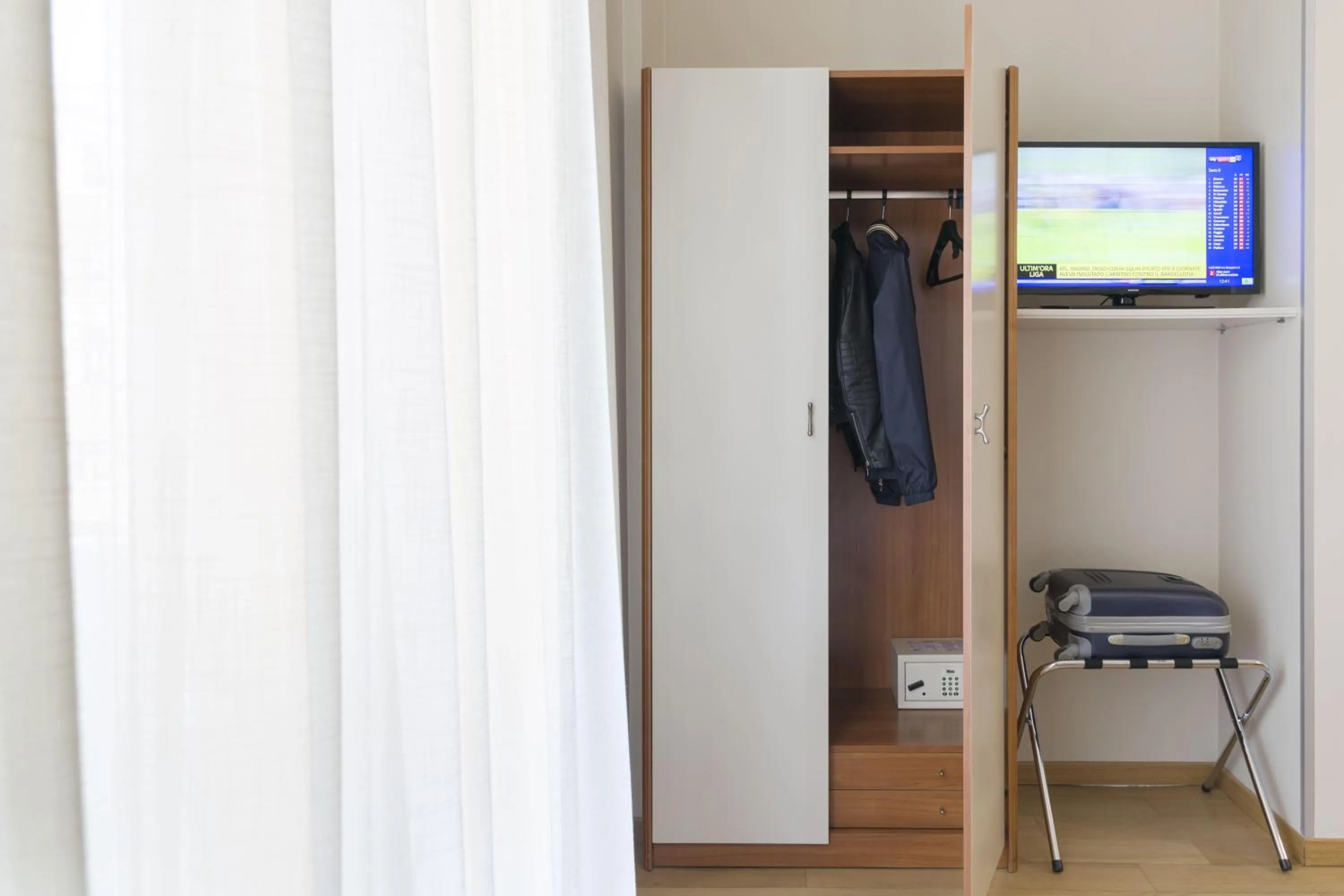 Photo of the whole room in B&B Hotel Pescara