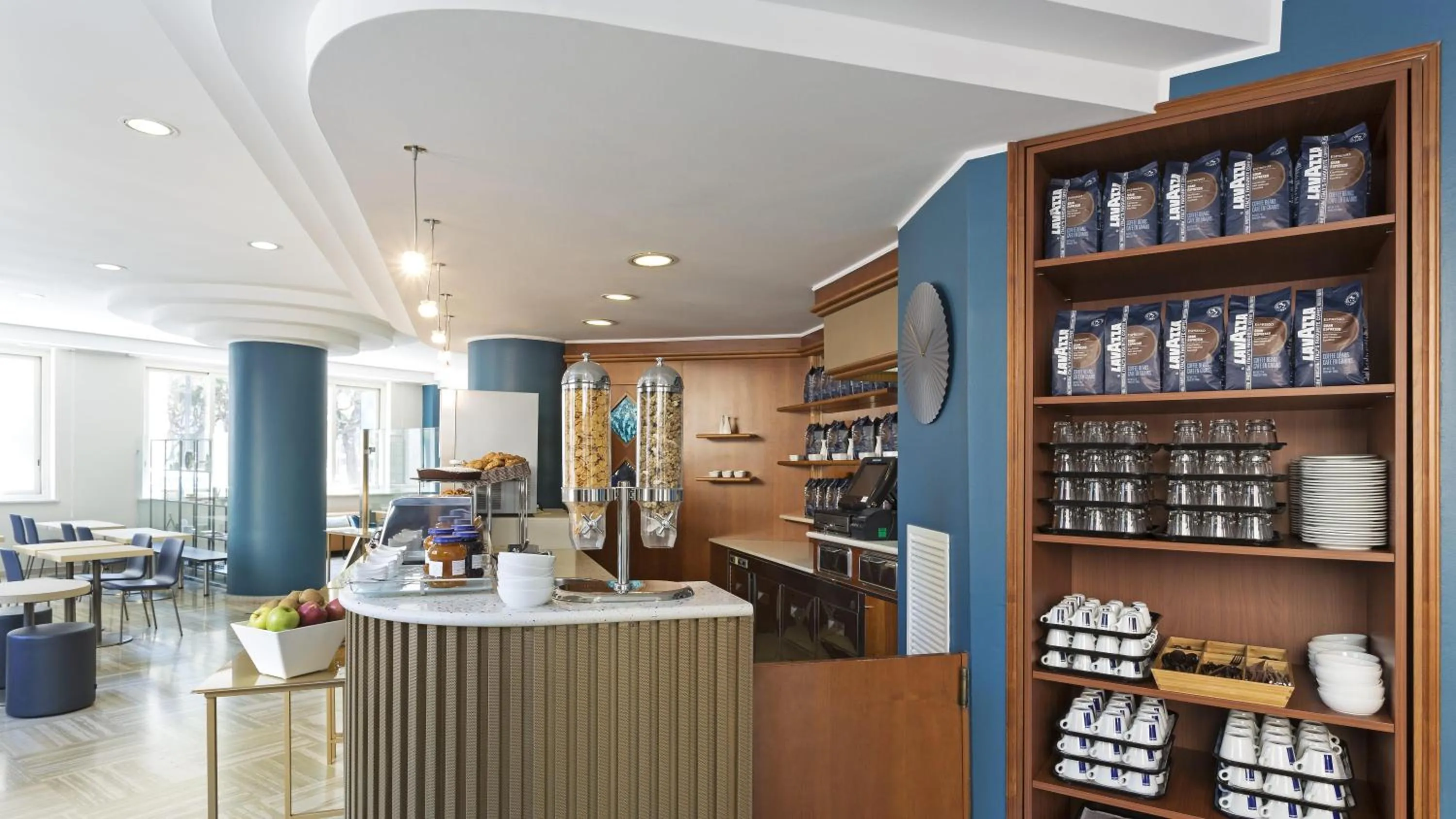 Lobby or reception in B&B Hotel Pescara