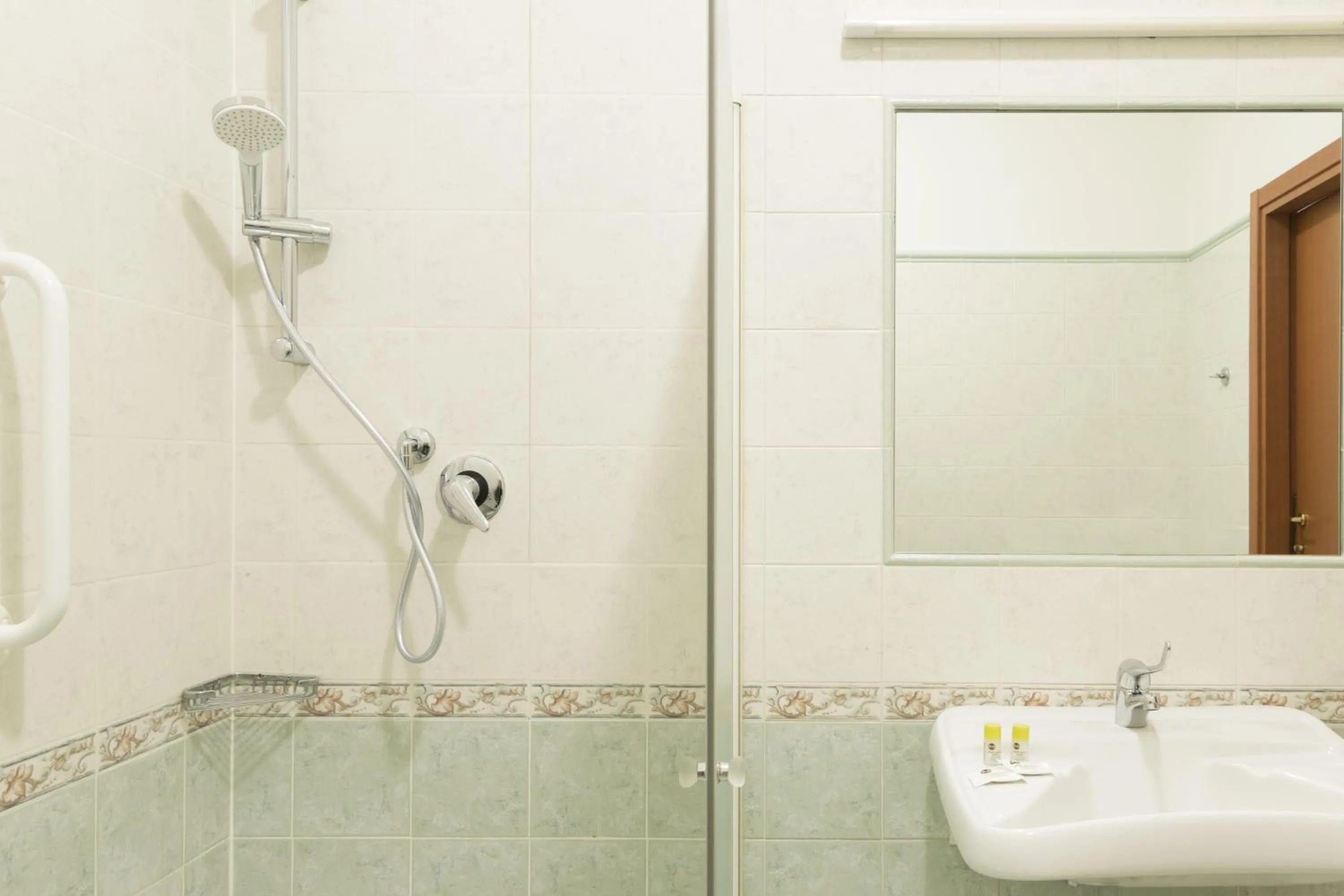 Photo of the whole room in B&B Hotel Pescara