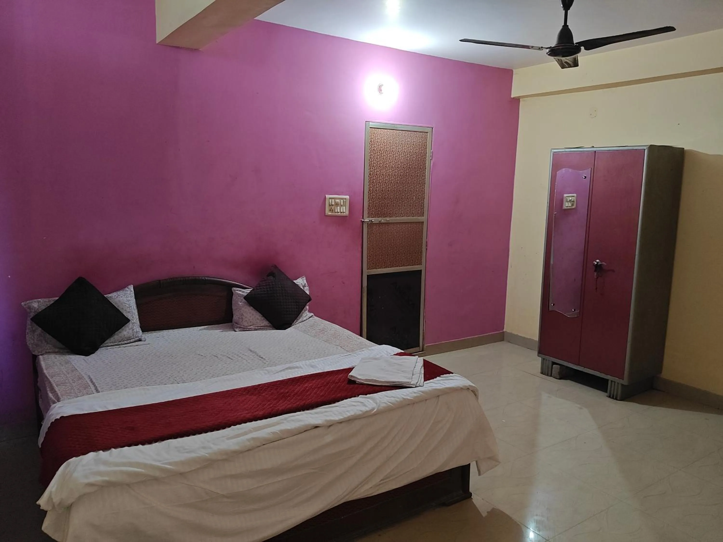 Bedroom, Bed in Baba Guest House