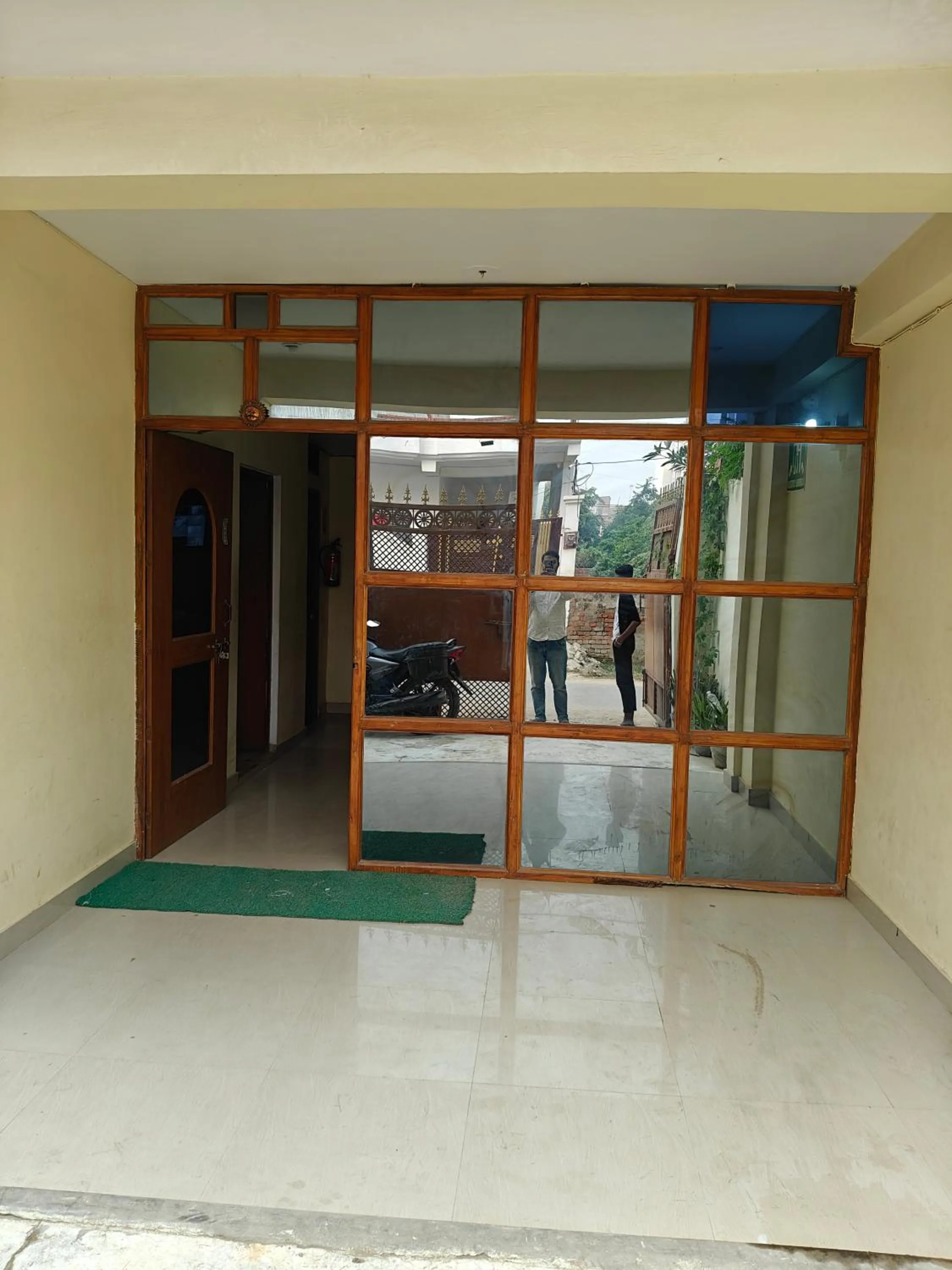 Facade/entrance in Baba Guest House