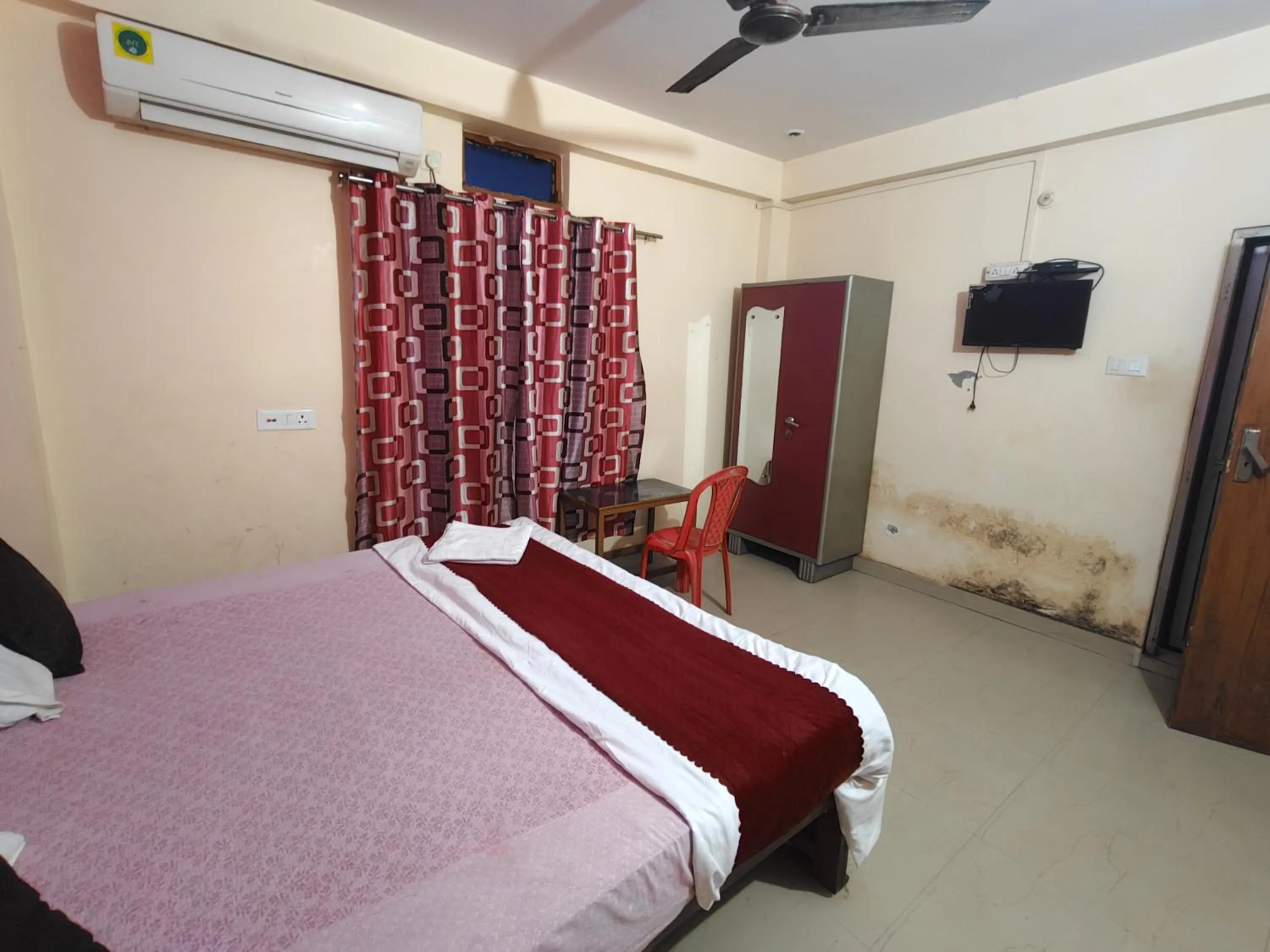 Bedroom, Bed in Baba Guest House