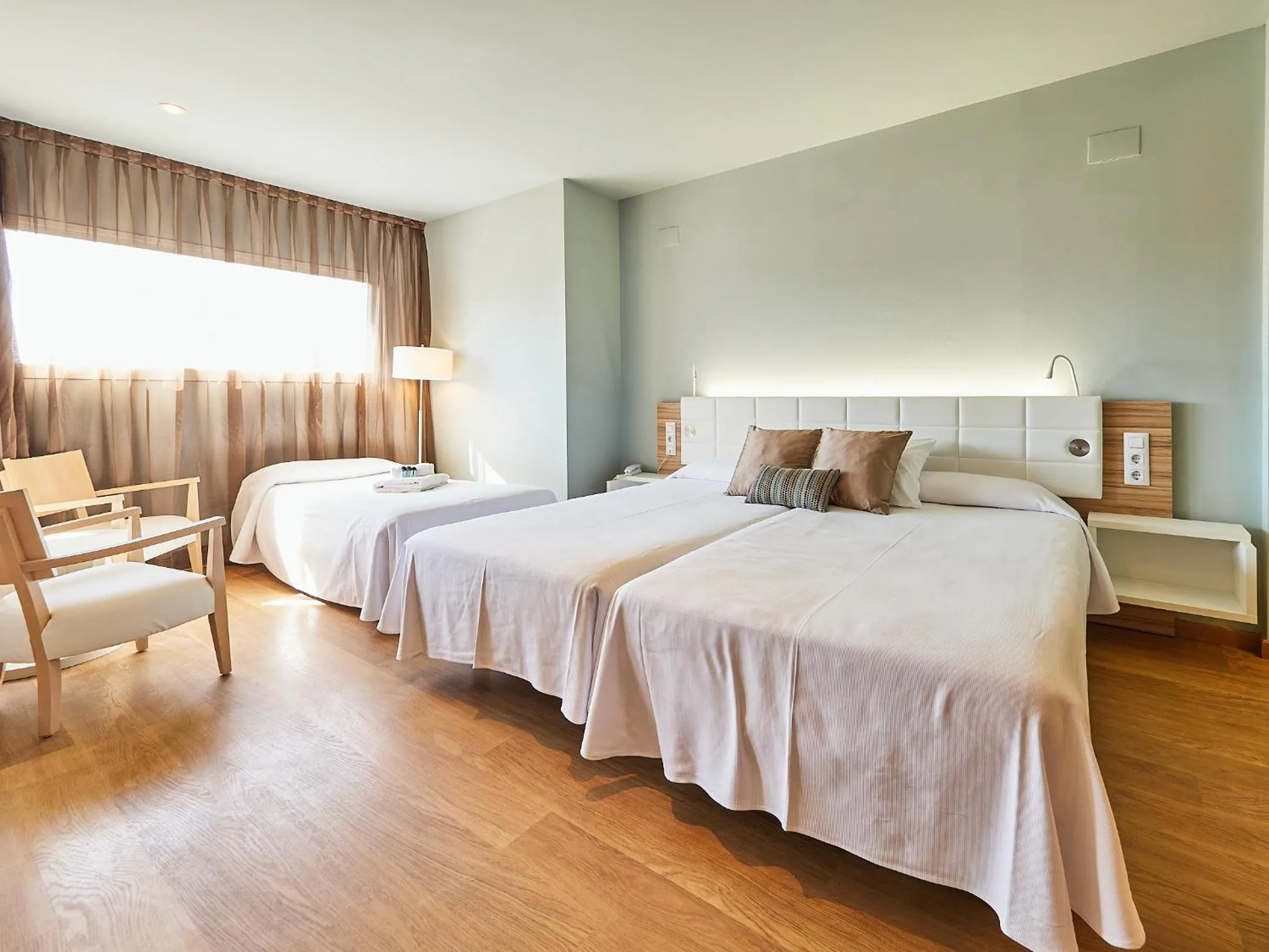 Photo of the whole room, Bed in Mònica Hotel