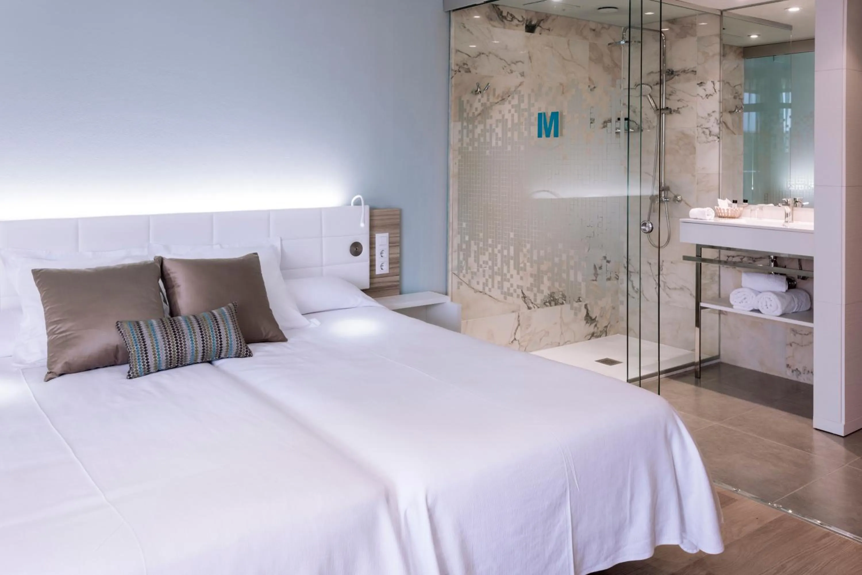 Bed in Mònica Hotel