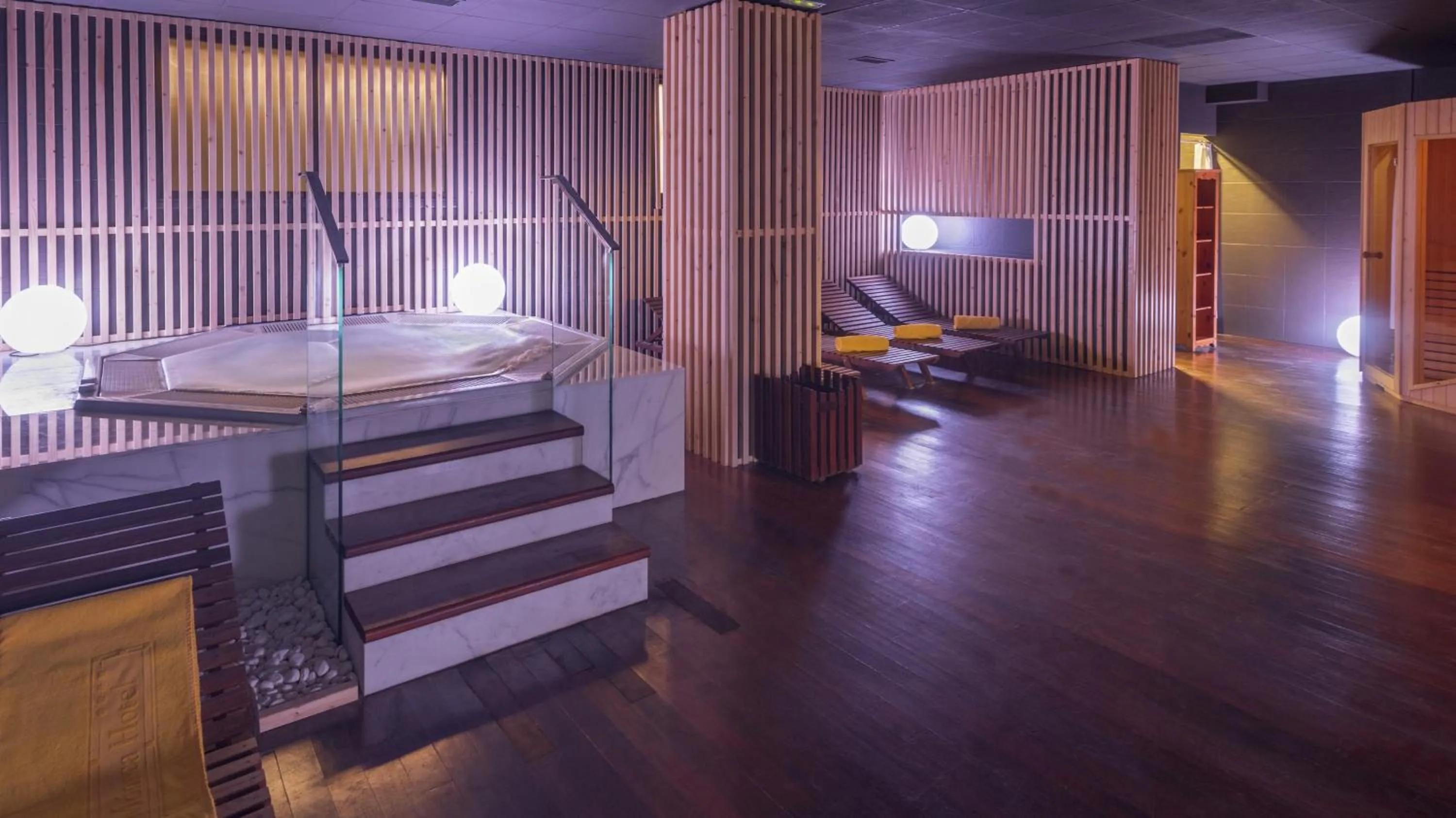 Spa and wellness centre/facilities, Bed in Mònica Hotel