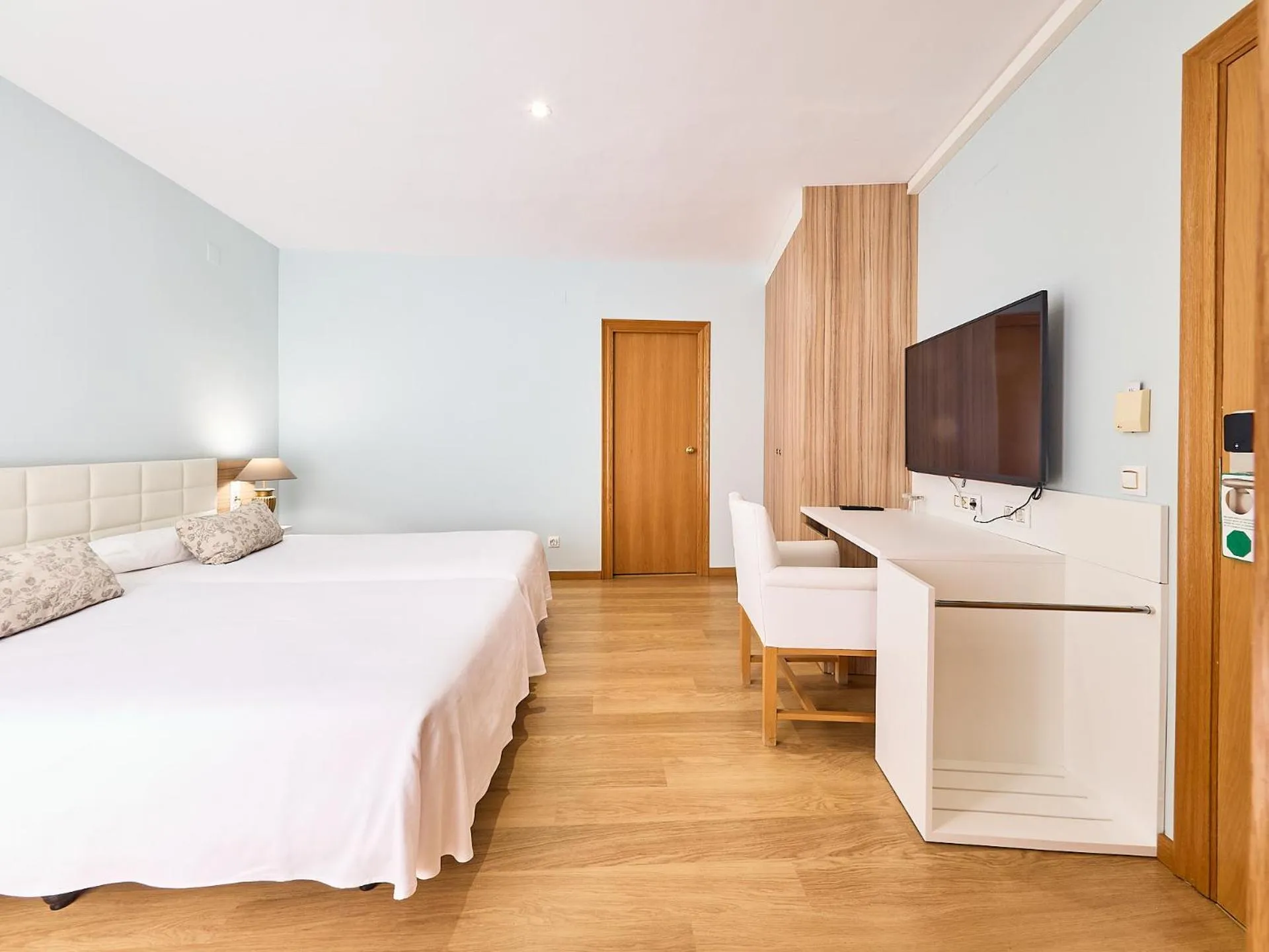 Photo of the whole room, Bed in Mònica Hotel