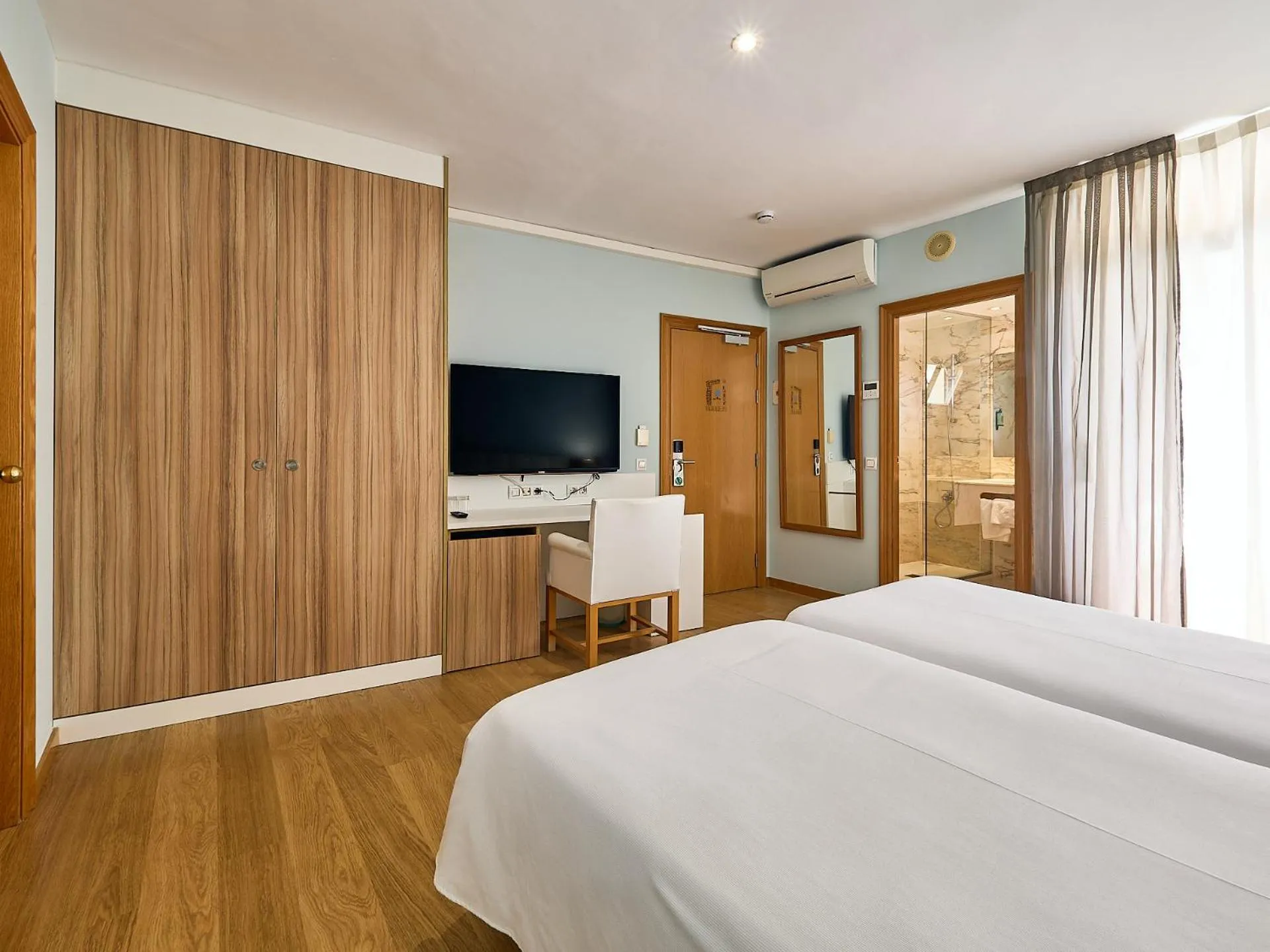 Photo of the whole room, Bed in Mònica Hotel