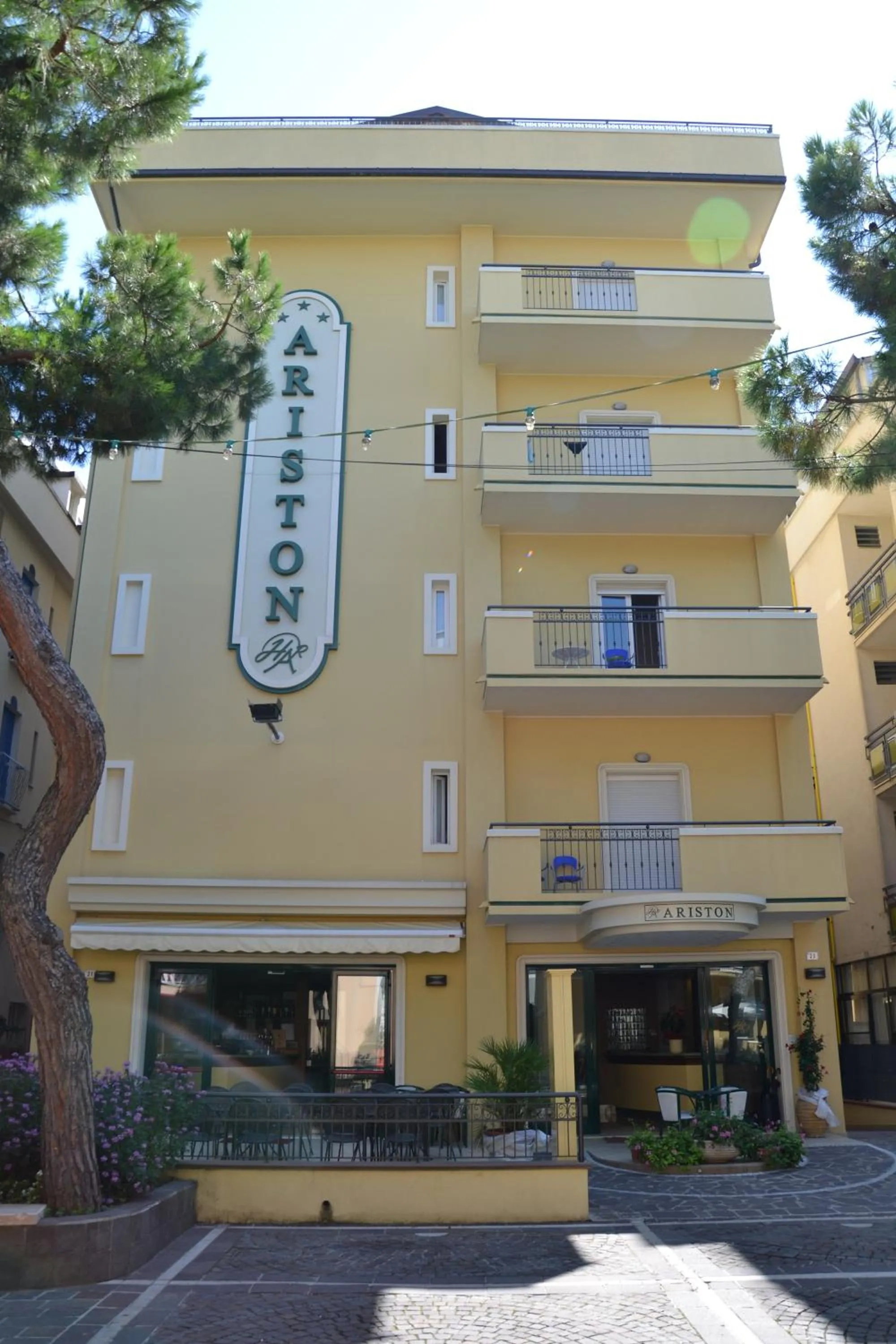 Facade/entrance in Hotel Ariston