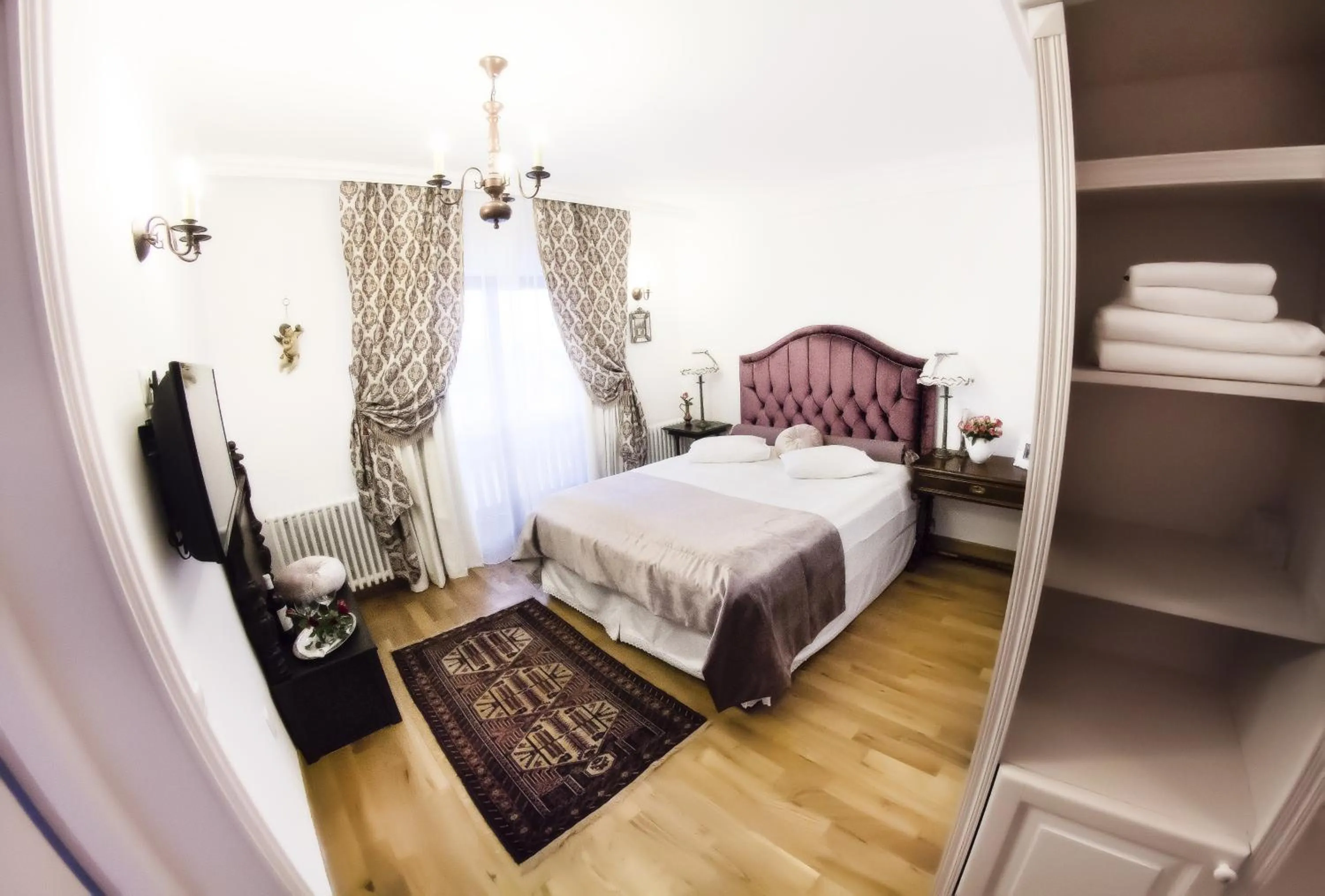 Photo of the whole room, Bed in Casa Din Bran - Inn Center