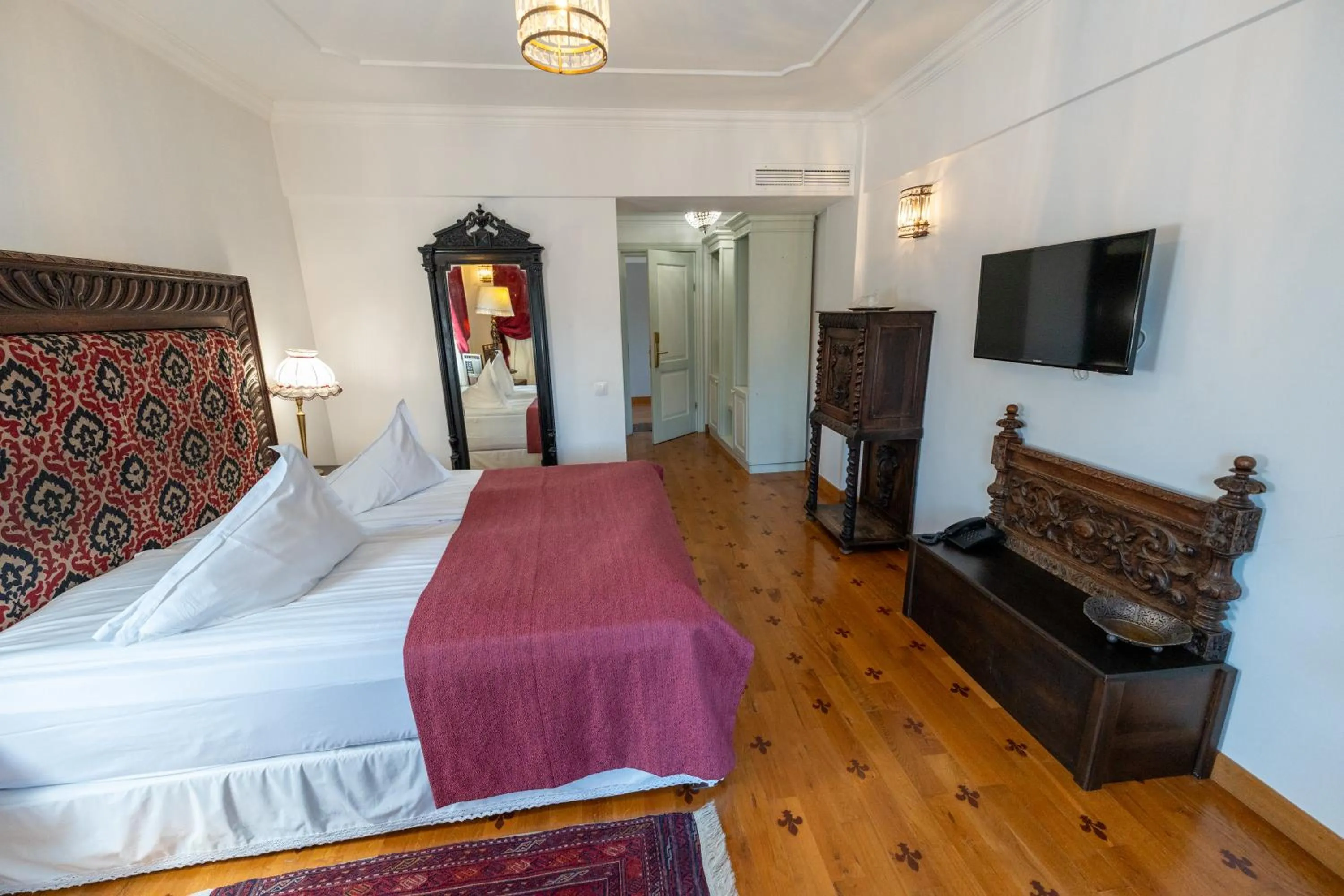 Bedroom, Bed in Casa Din Bran - Inn Center