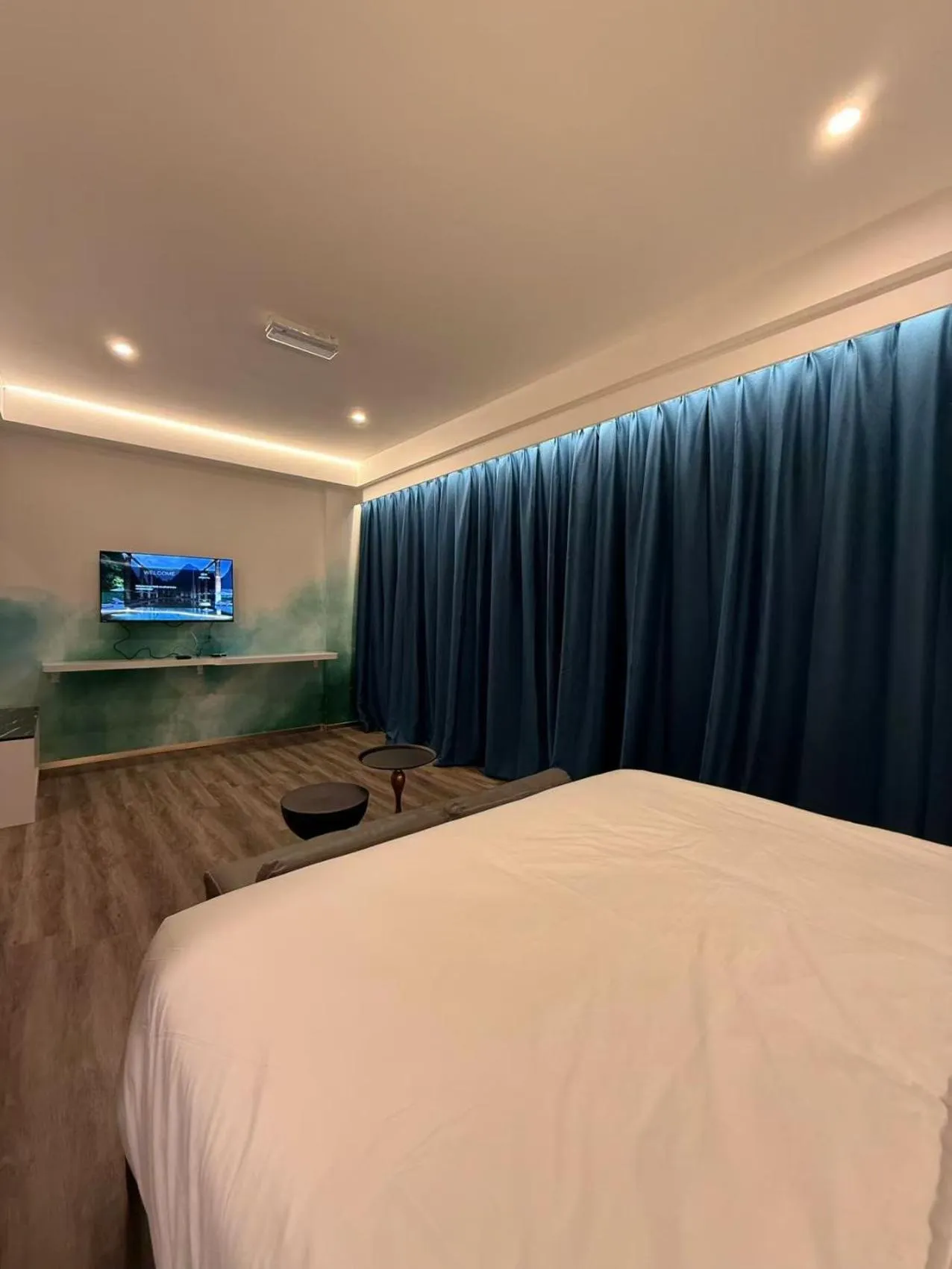 Bed in THE SWAN hotel