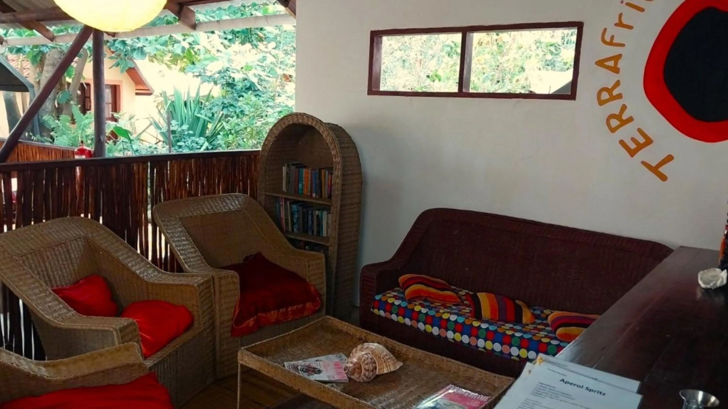 Lounge or bar in DEVOCEAN Lodge