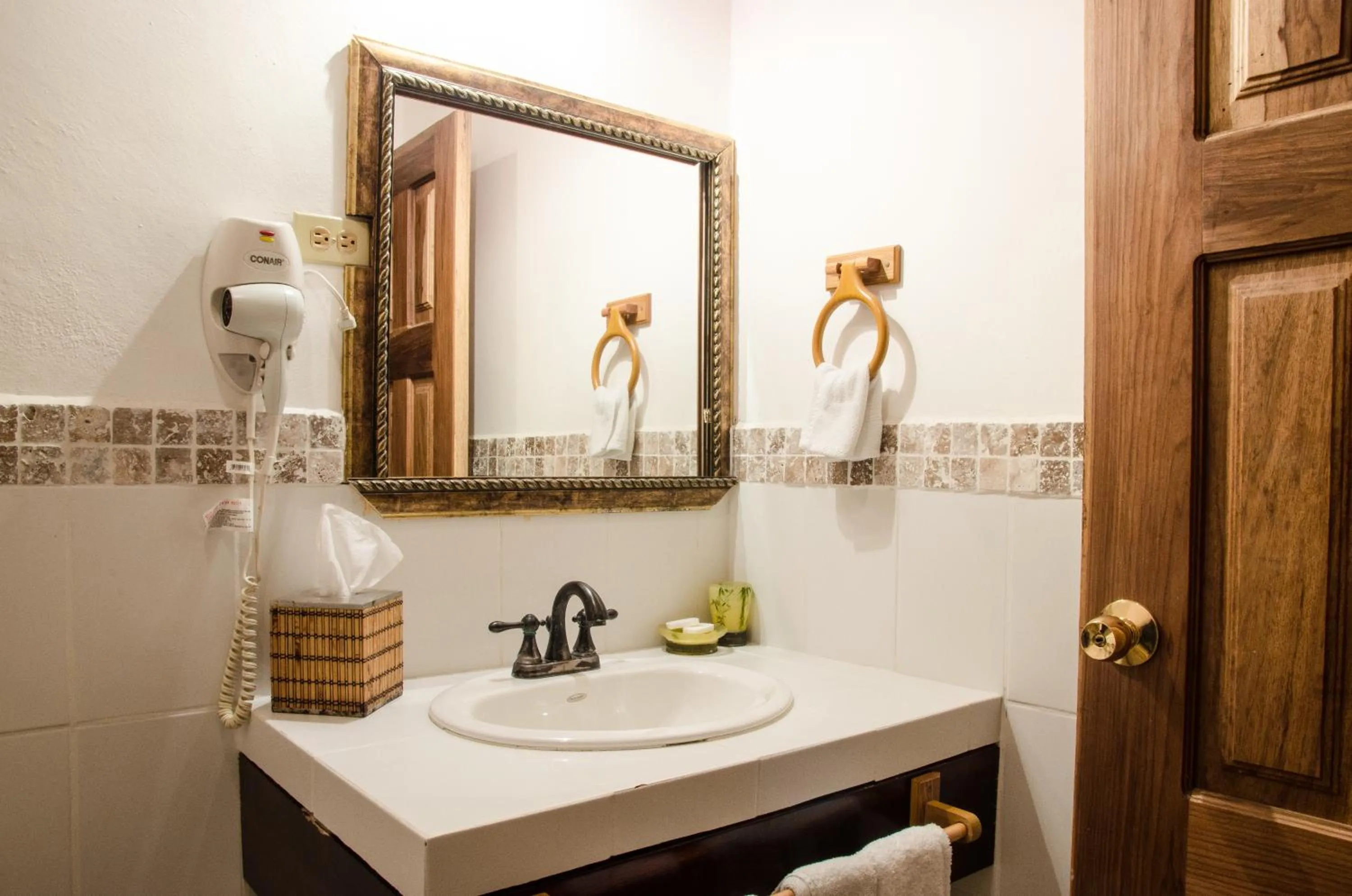 Bathroom in Paraiso Rainforest and Beach Hotel