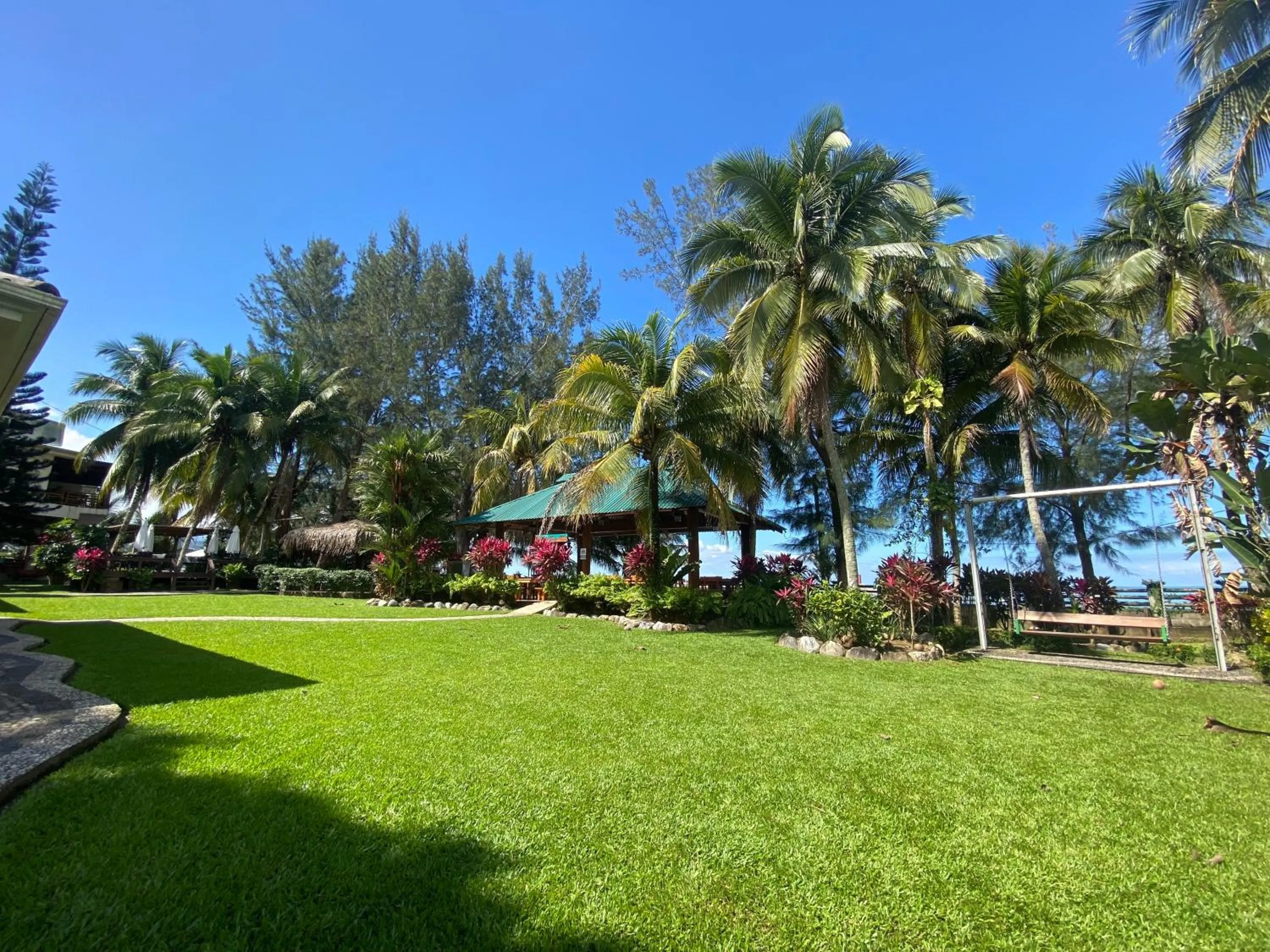 Paraiso Rainforest and Beach Hotel