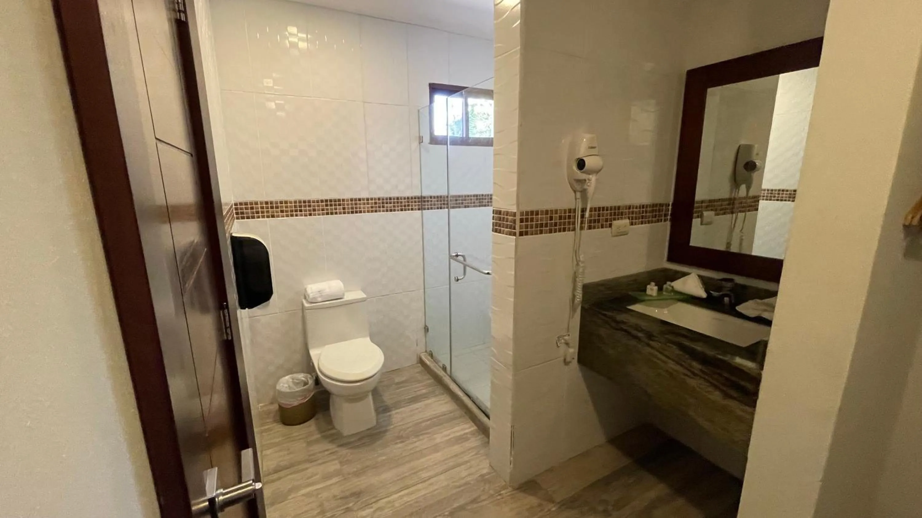 Paraiso Rainforest and Beach Hotel