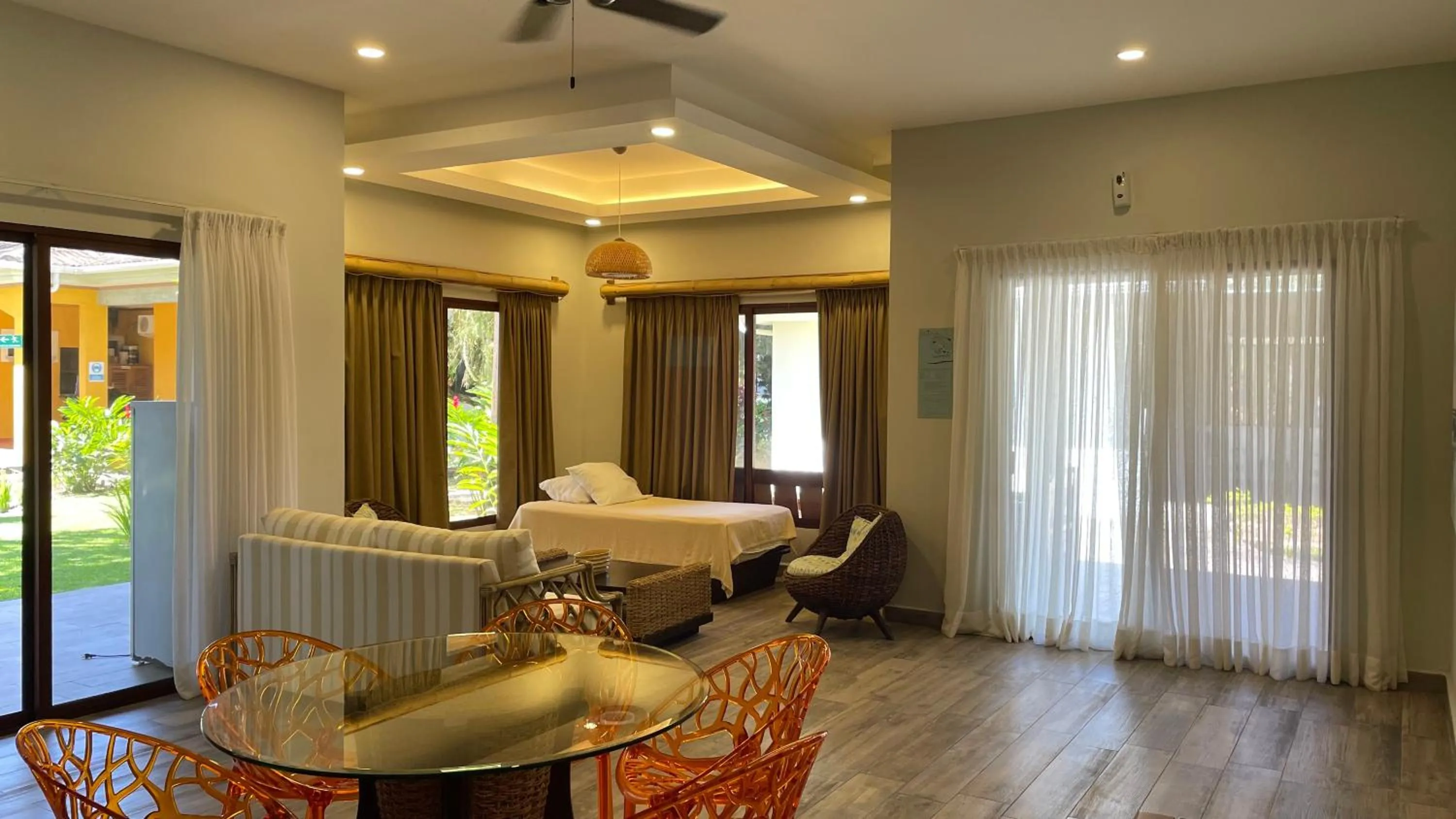 Paraiso Rainforest and Beach Hotel