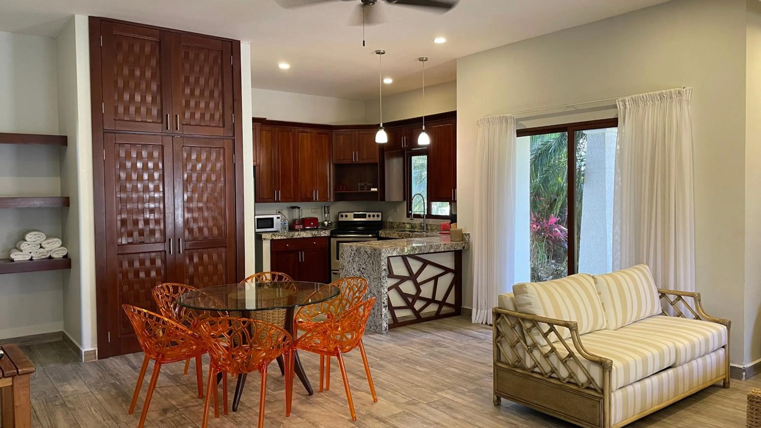 Paraiso Rainforest and Beach Hotel