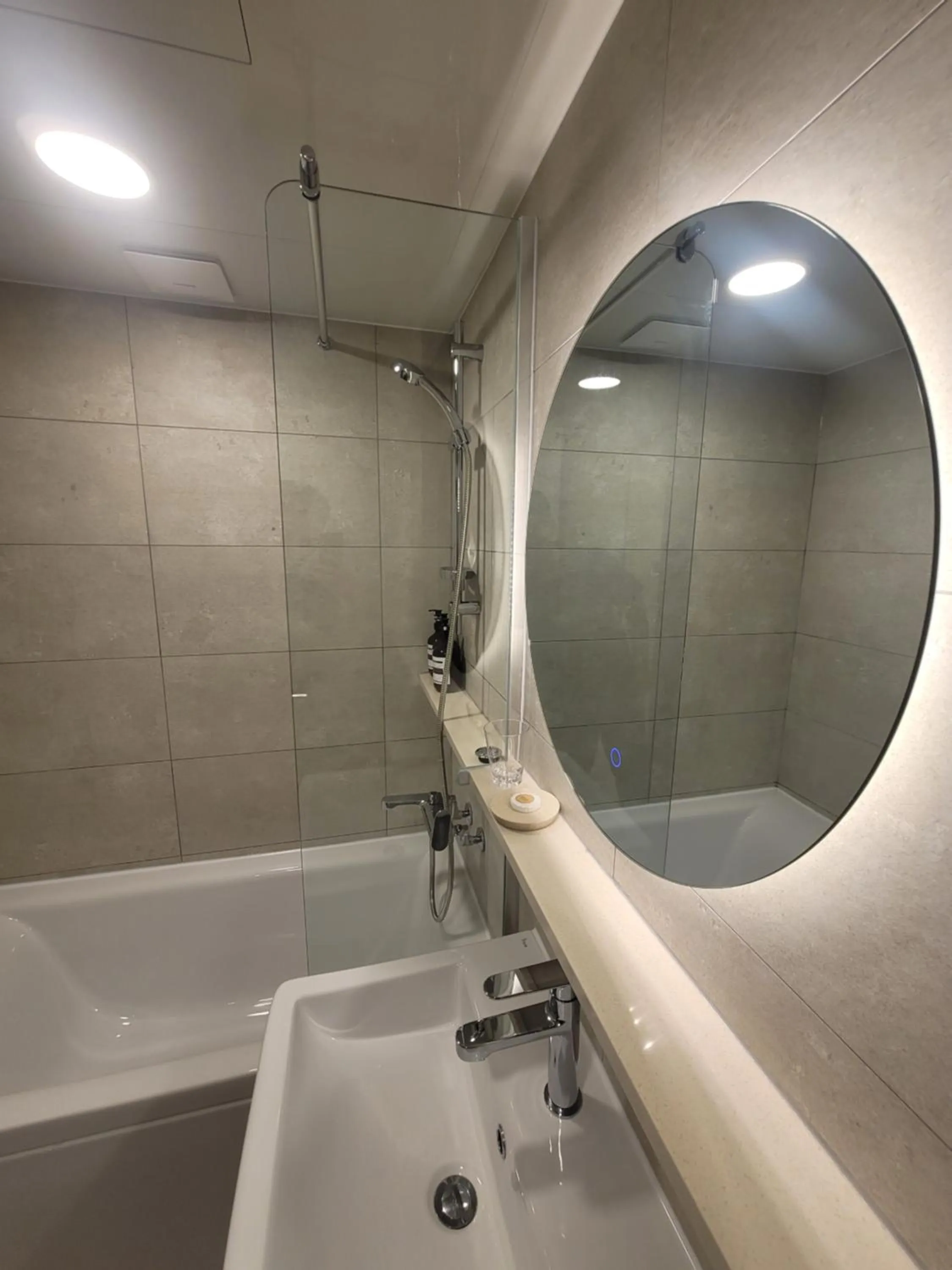 Shower in Hwagok August