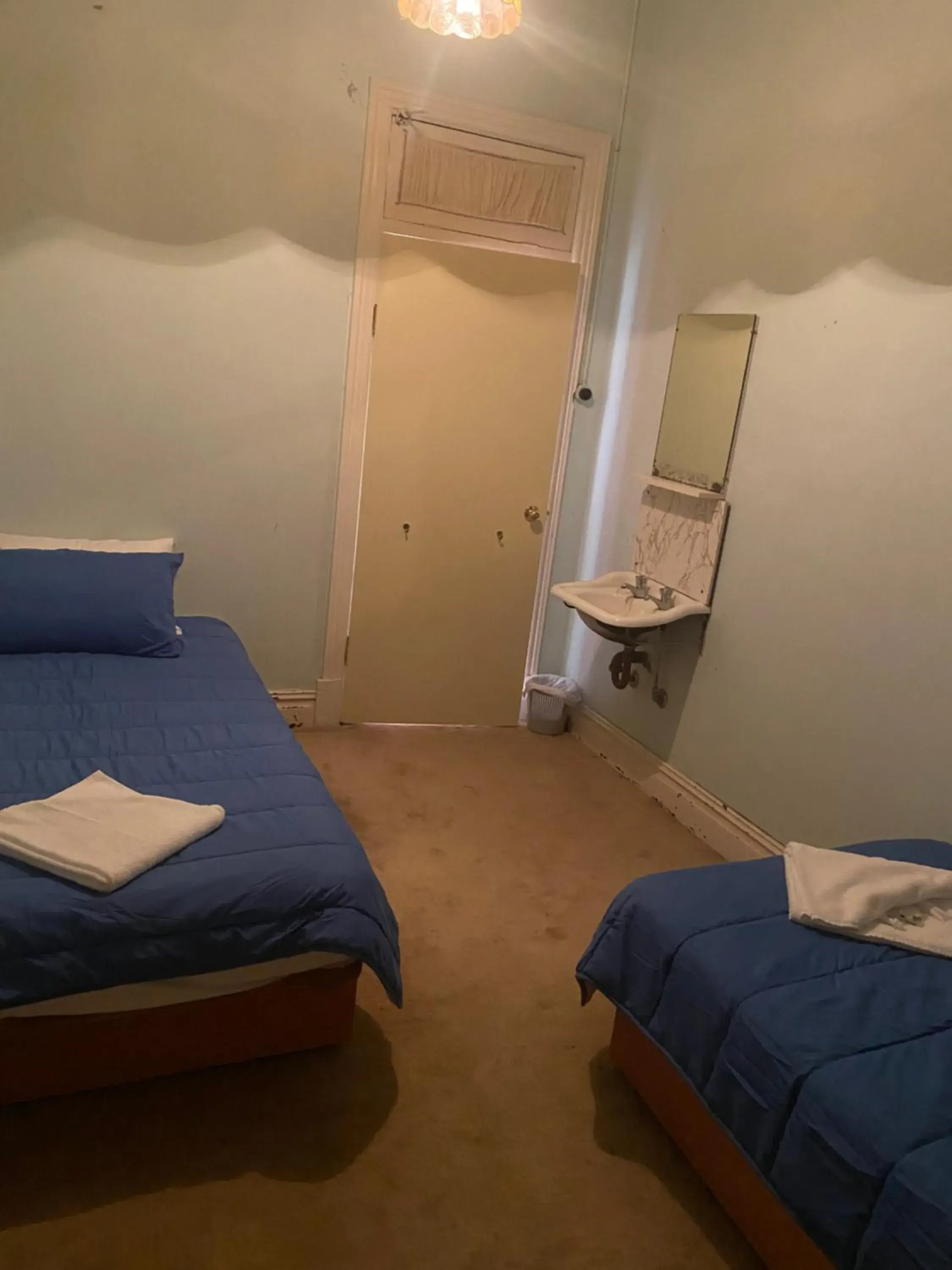 Twin Room with Shared Bathroom - single occupancy in Culcairn Hotel Twin Room with Shared Bathroom - single occupancy in Culcairn Hotel