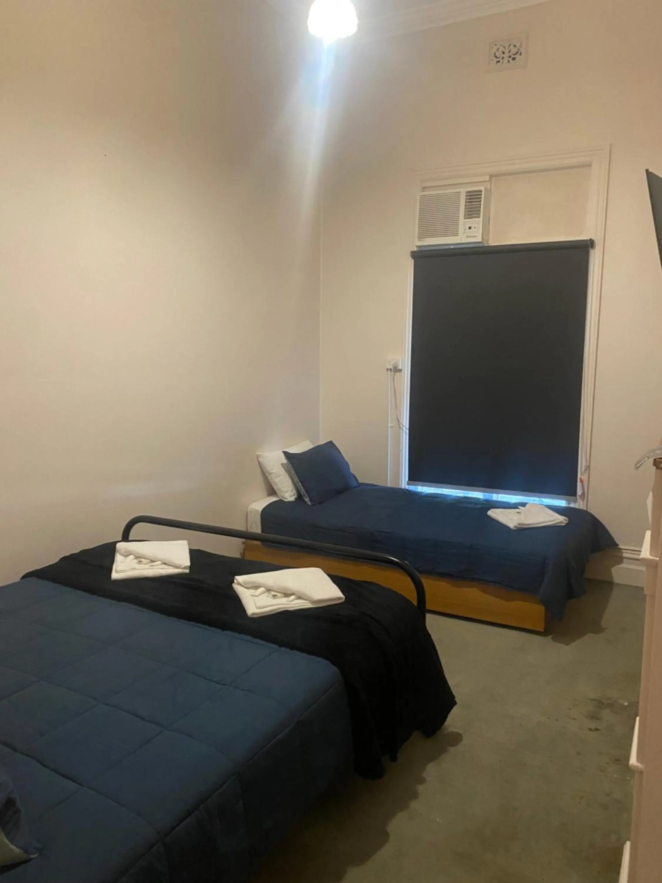 Photo of the whole room, Bed in Culcairn Hotel