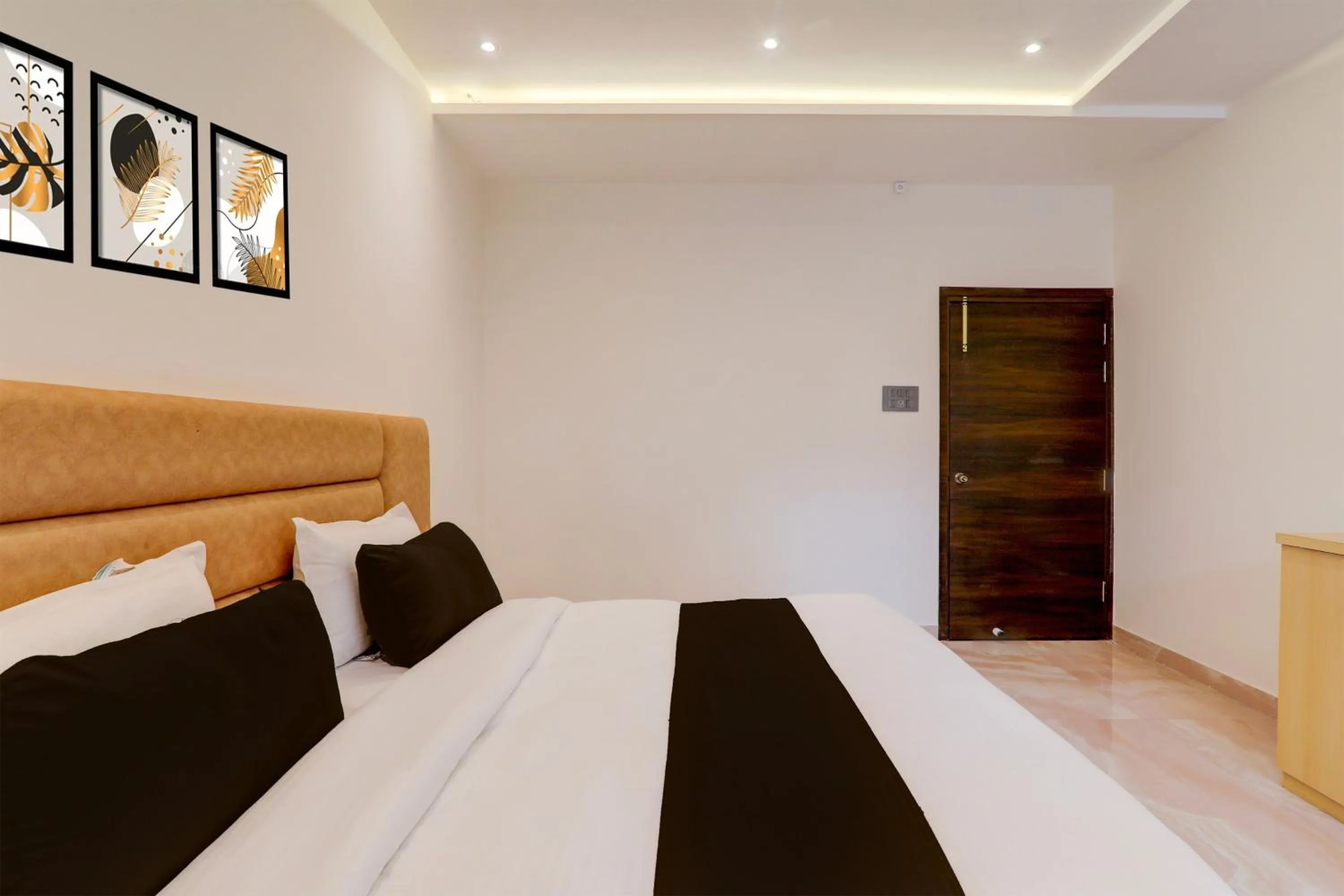Bedroom in Collection O Siddharth Near A to Z Electronics