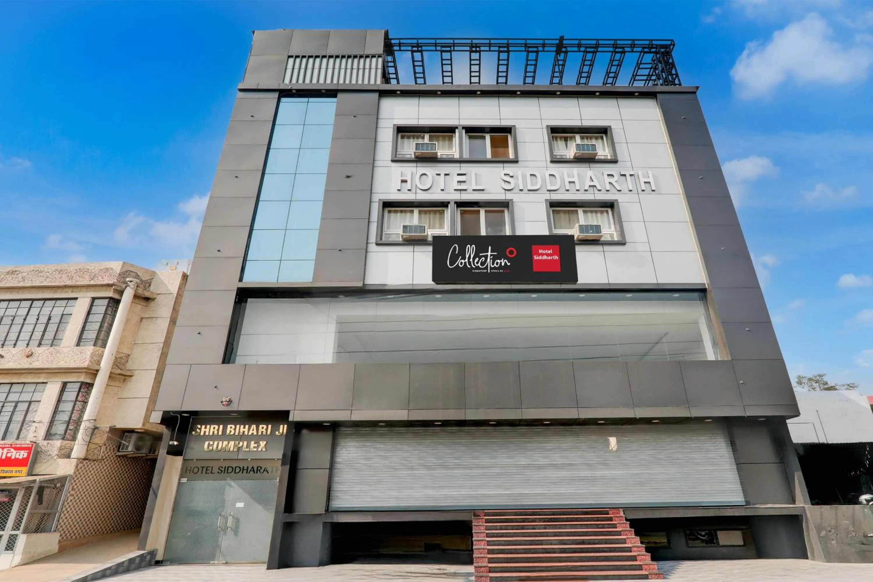 Facade/entrance in Collection O Siddharth Near A to Z Electronics