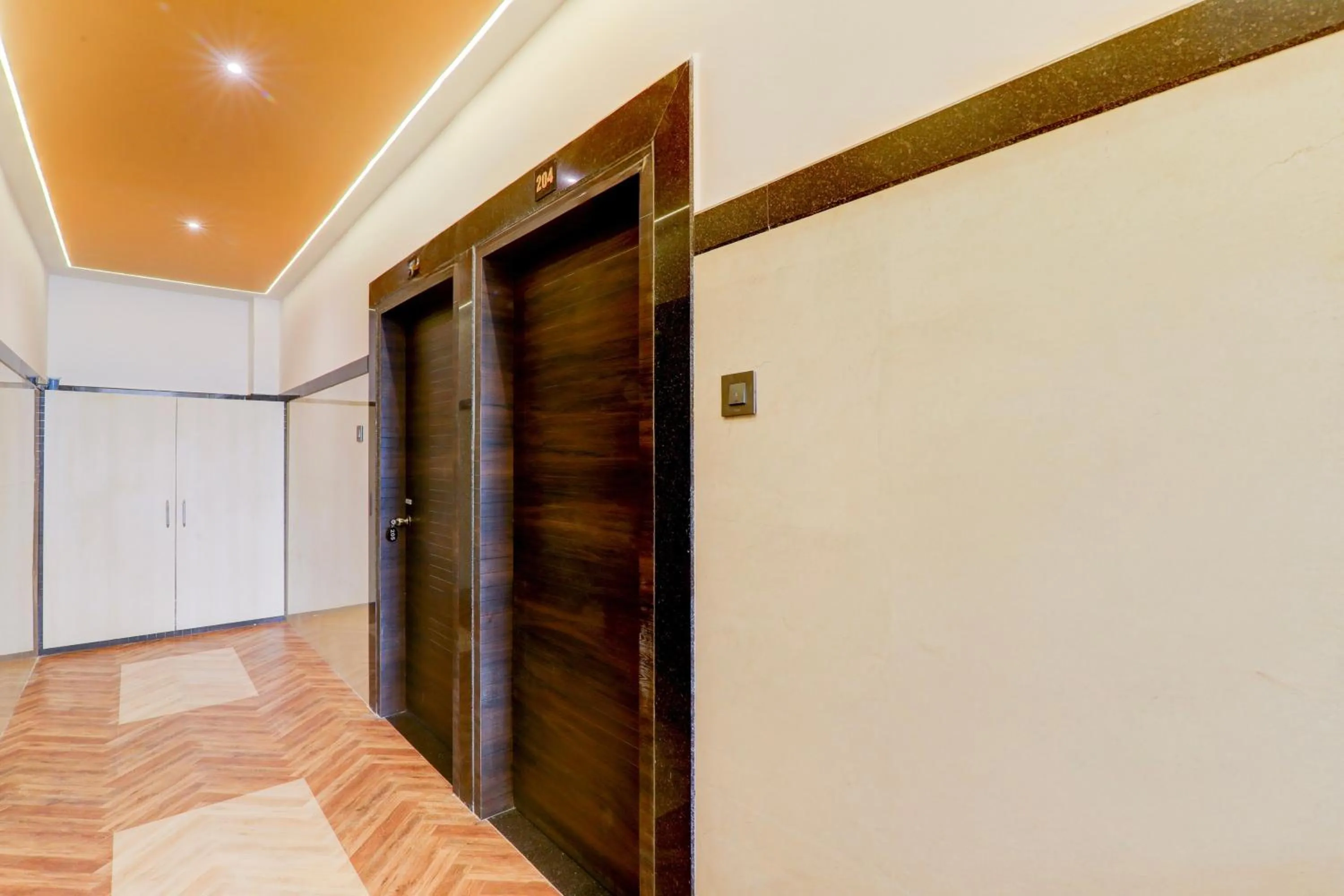 Lobby or reception in Collection O Siddharth Near A to Z Electronics