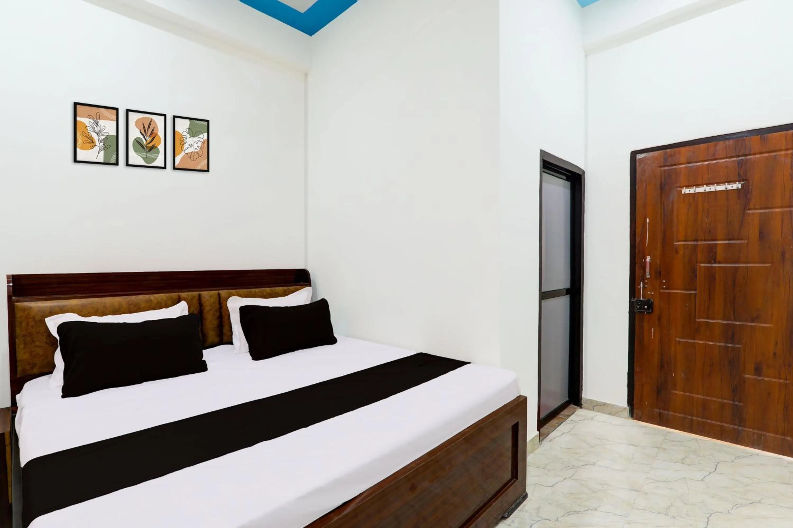 Bedroom, Bed in Hotel O Regalia Palace and Lawn