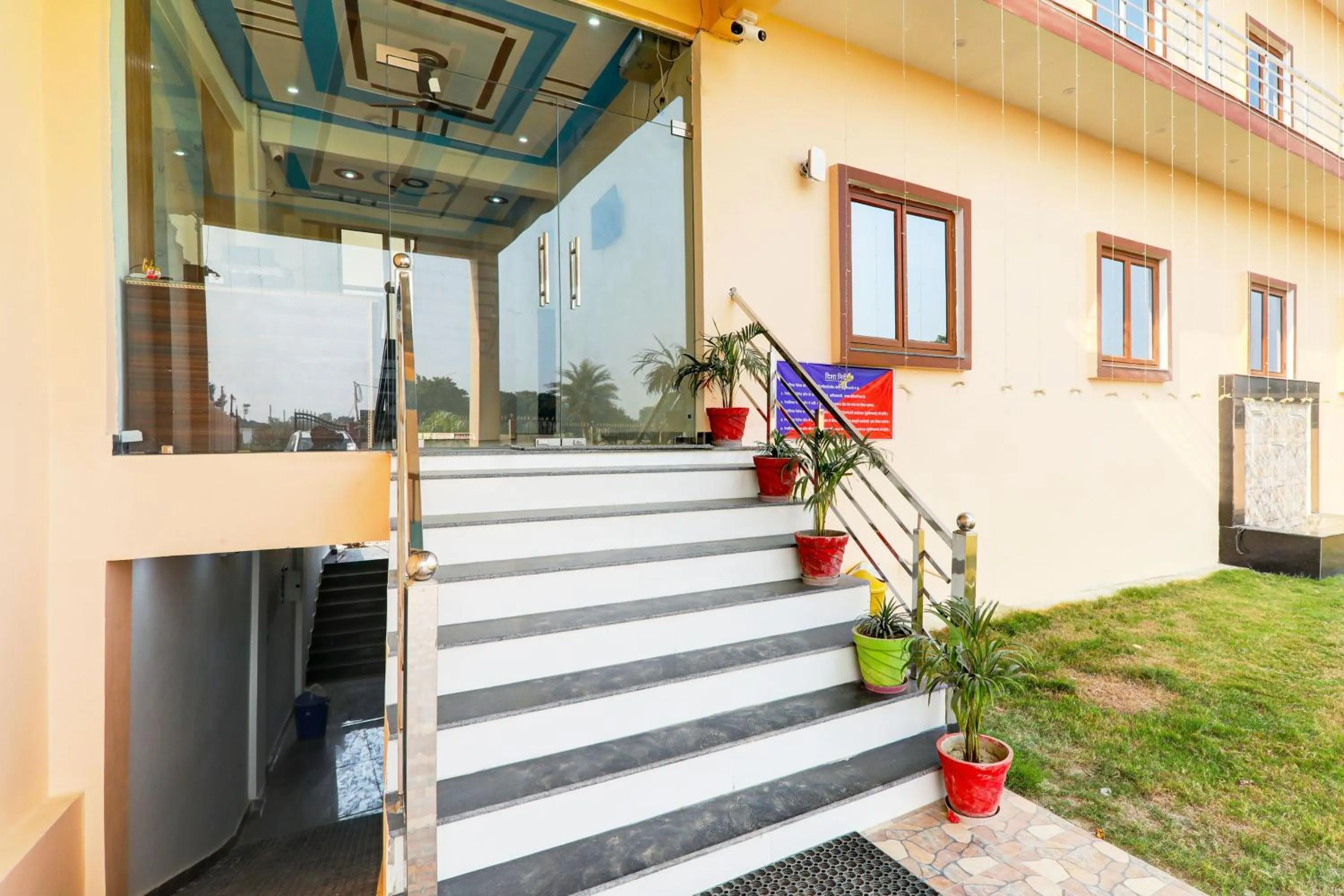 Facade/entrance in Hotel O Regalia Palace and Lawn