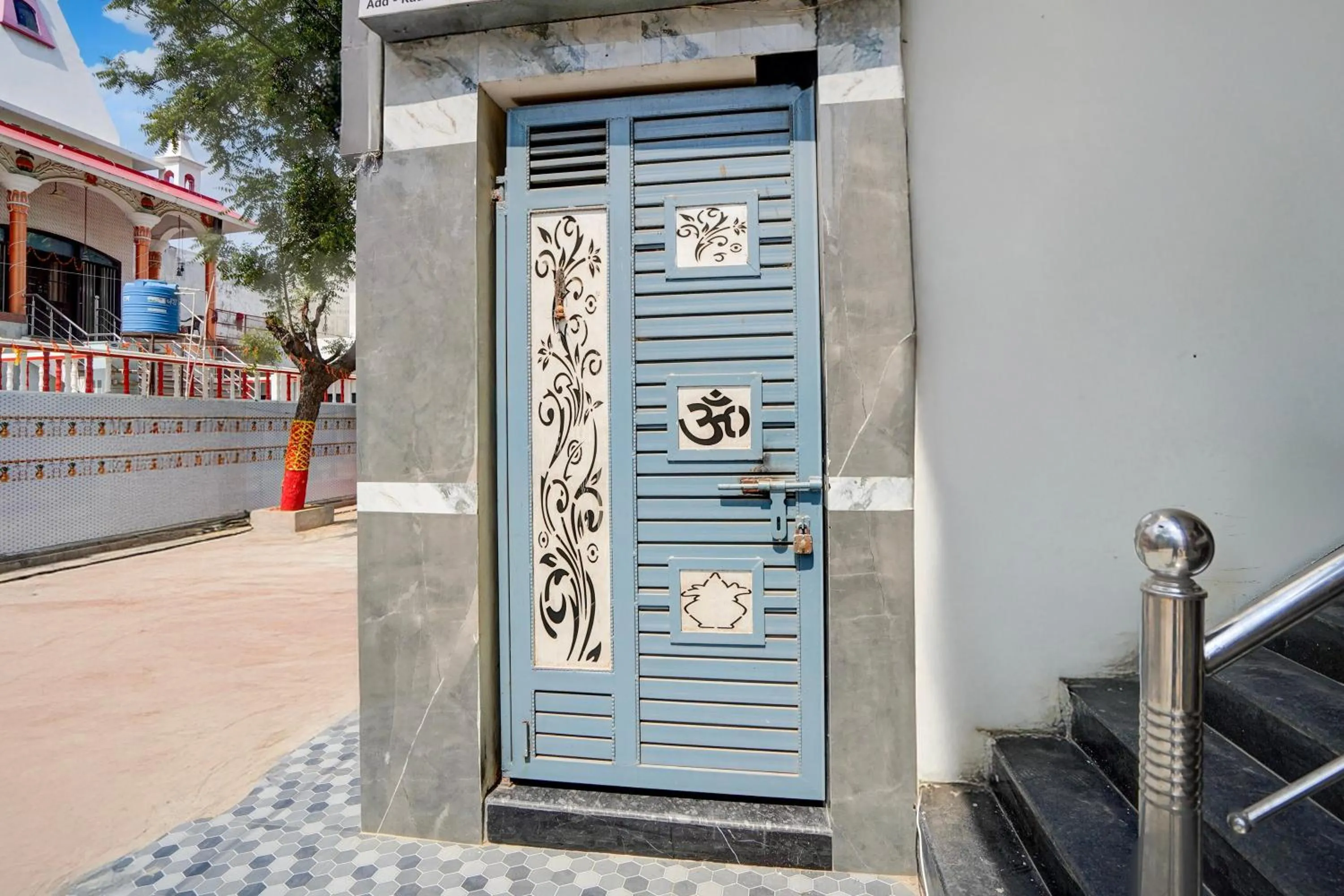 Facade/entrance in OYO Hotel O Khargapur Ring Road Formerly Shimla Grand