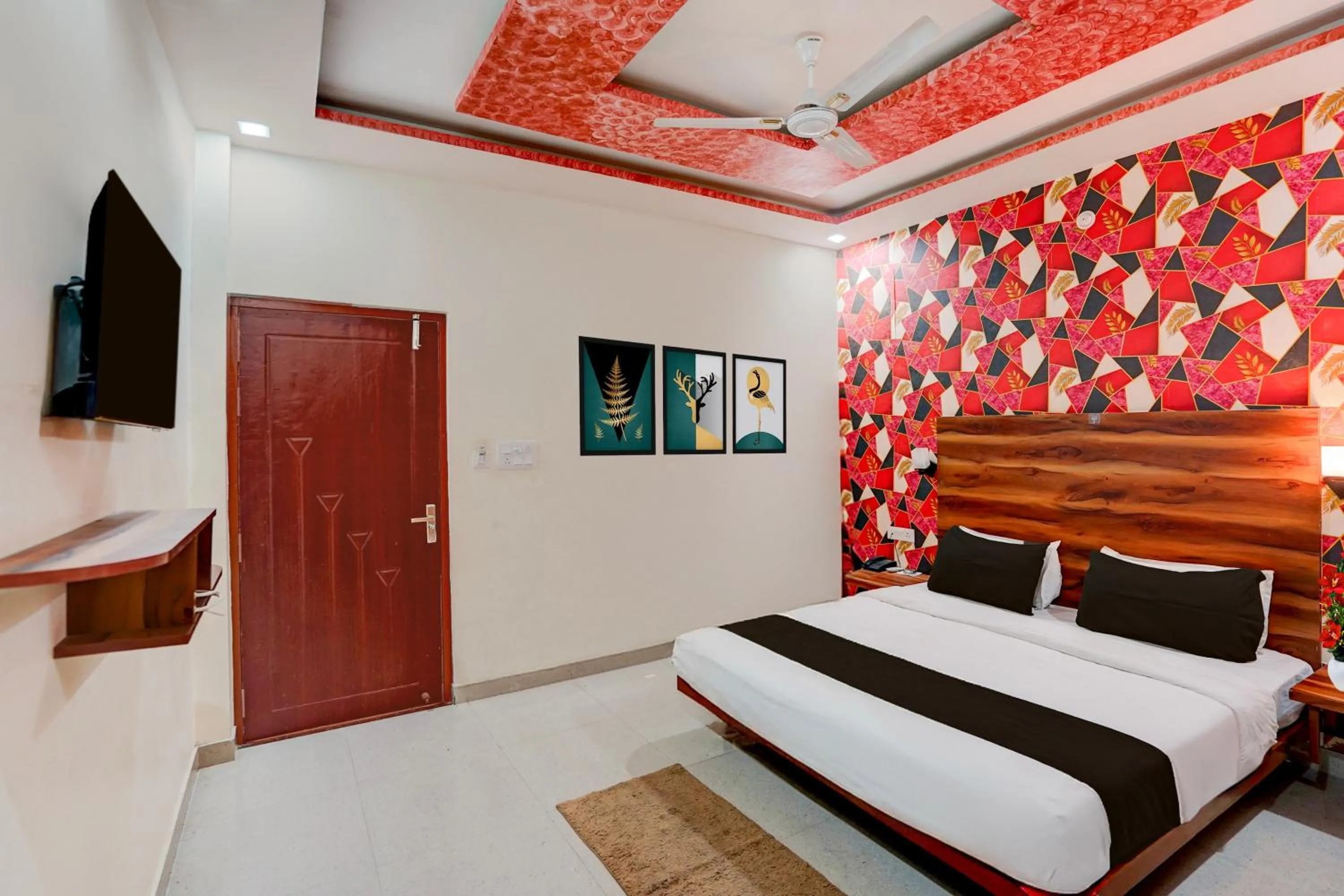 Bedroom, Bed in OYO Hotel O Khargapur Ring Road Formerly Shimla Grand