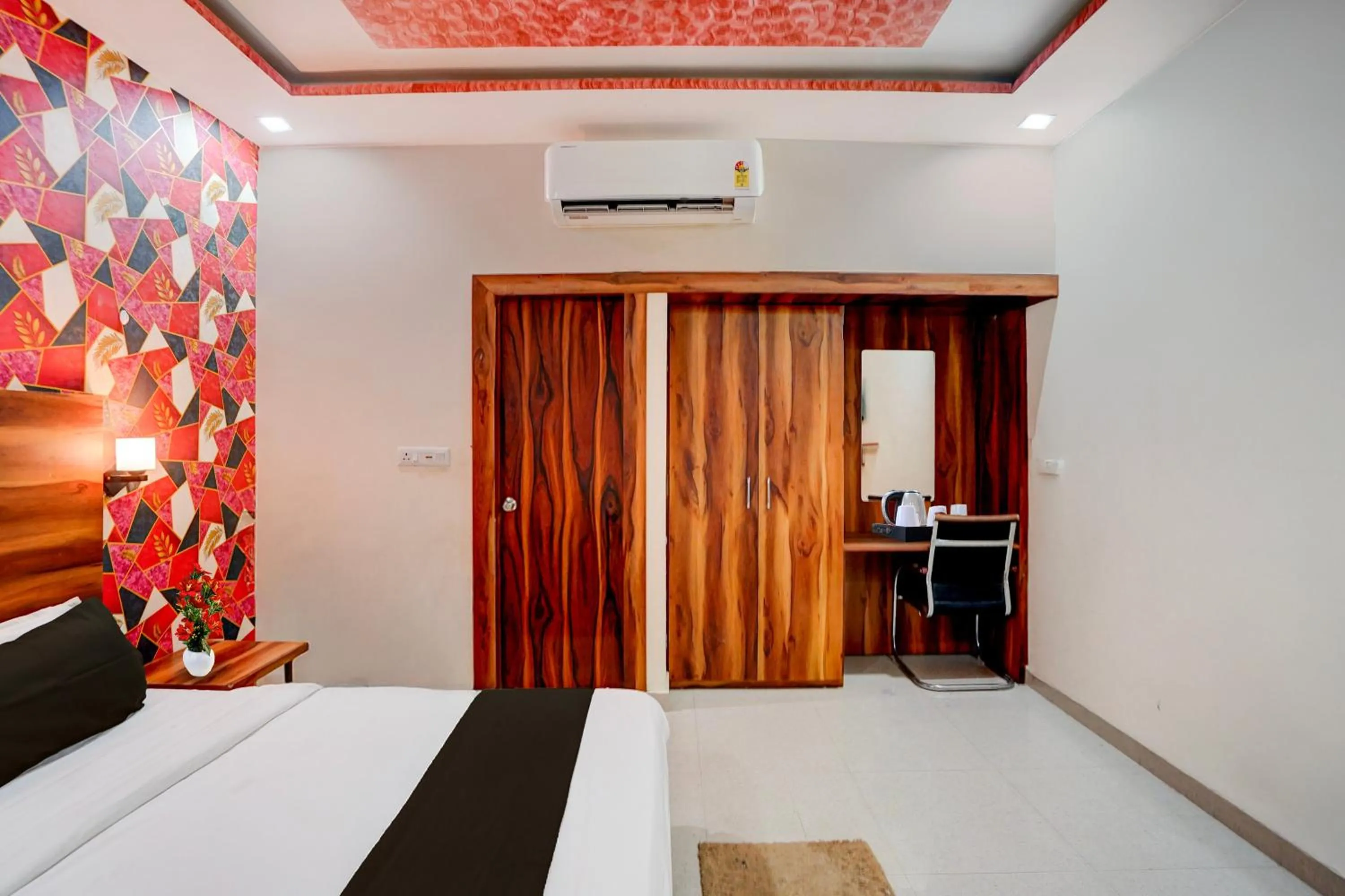 Bedroom, Bed in OYO Hotel O Khargapur Ring Road Formerly Shimla Grand