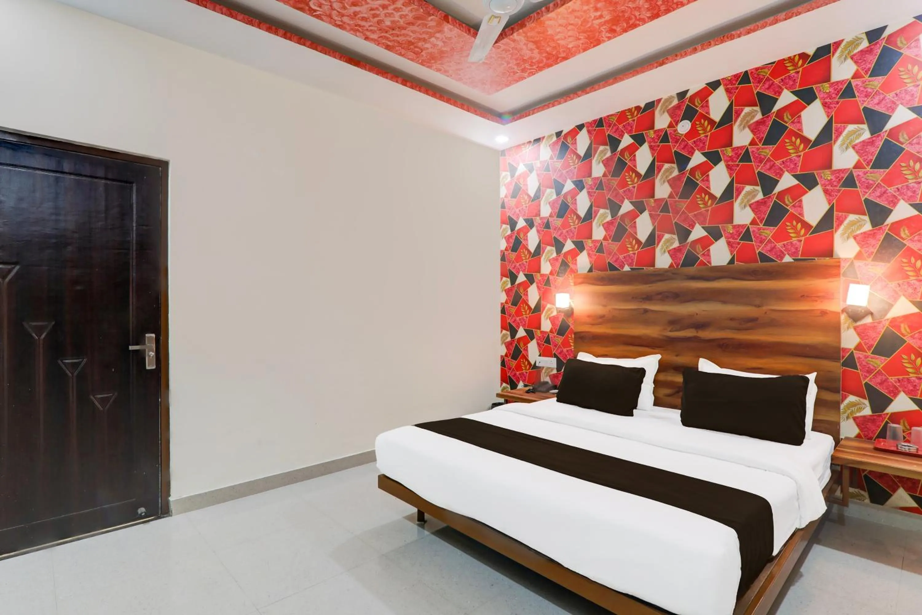 Bedroom, Bed in Hotel O Shimla Grand