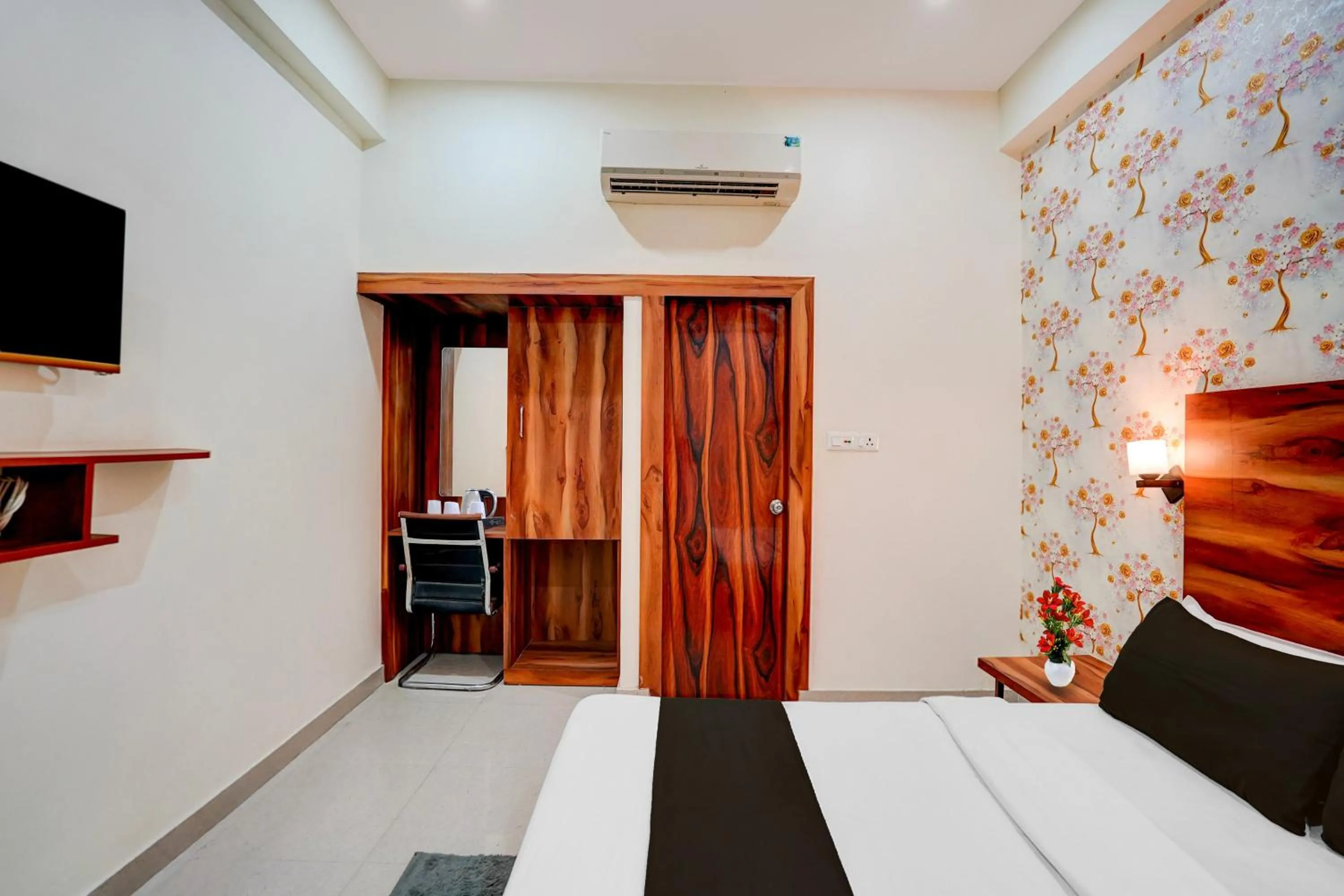 Bedroom, Bed in OYO Hotel O Khargapur Ring Road Formerly Shimla Grand