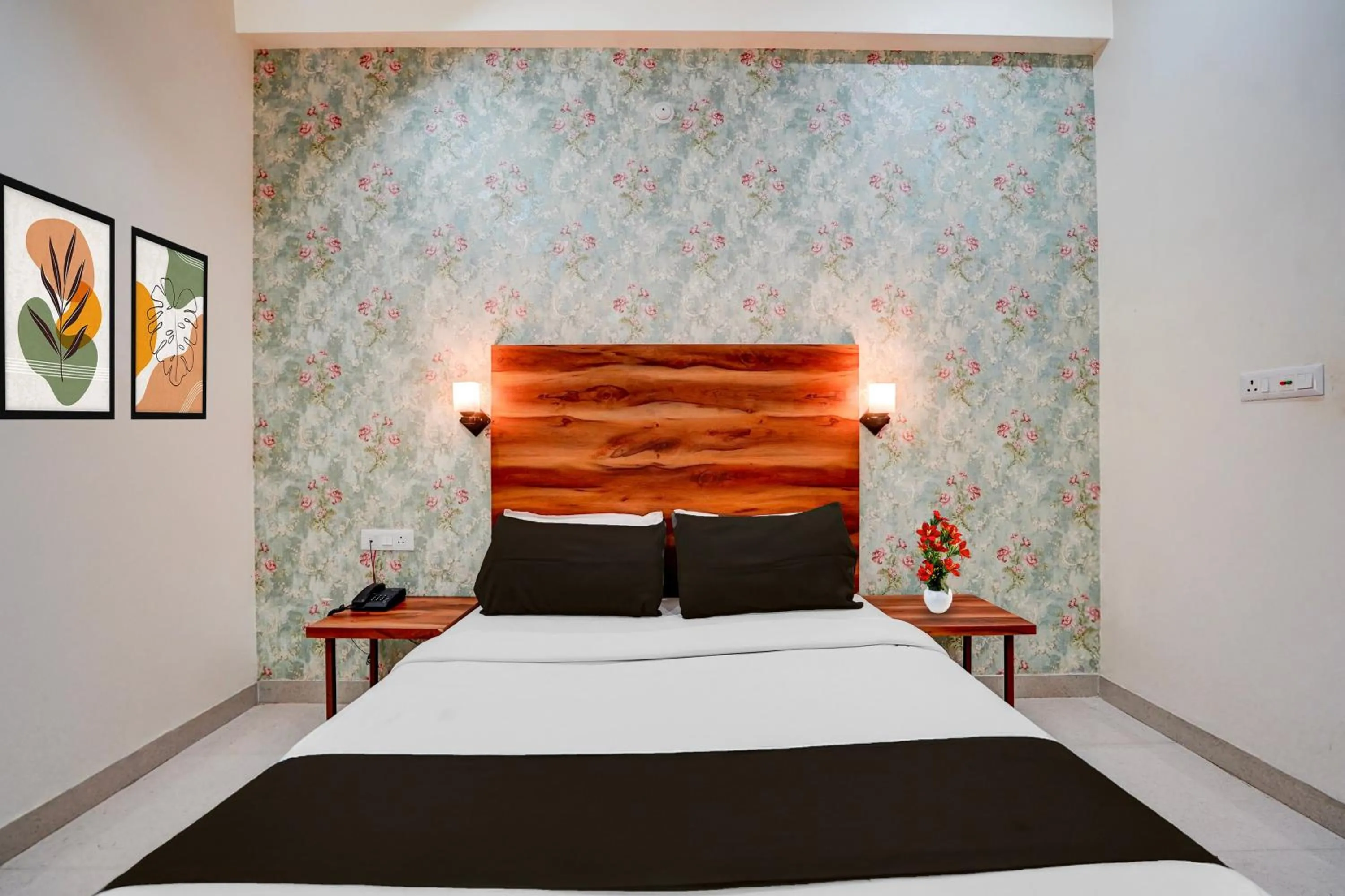 Bedroom, Bed in OYO Hotel O Khargapur Ring Road Formerly Shimla Grand