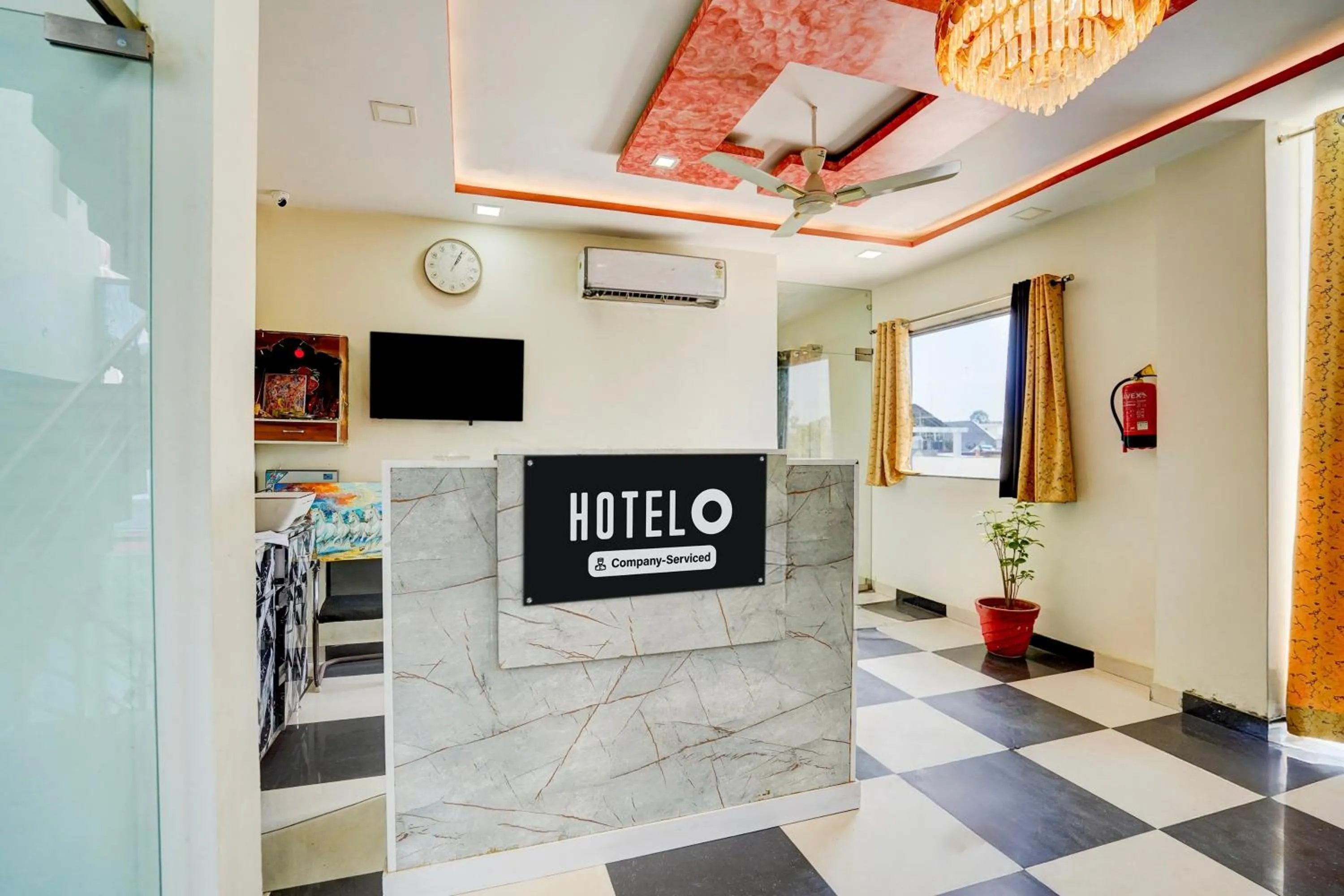 Lobby or reception in OYO Hotel O Khargapur Ring Road Formerly Shimla Grand