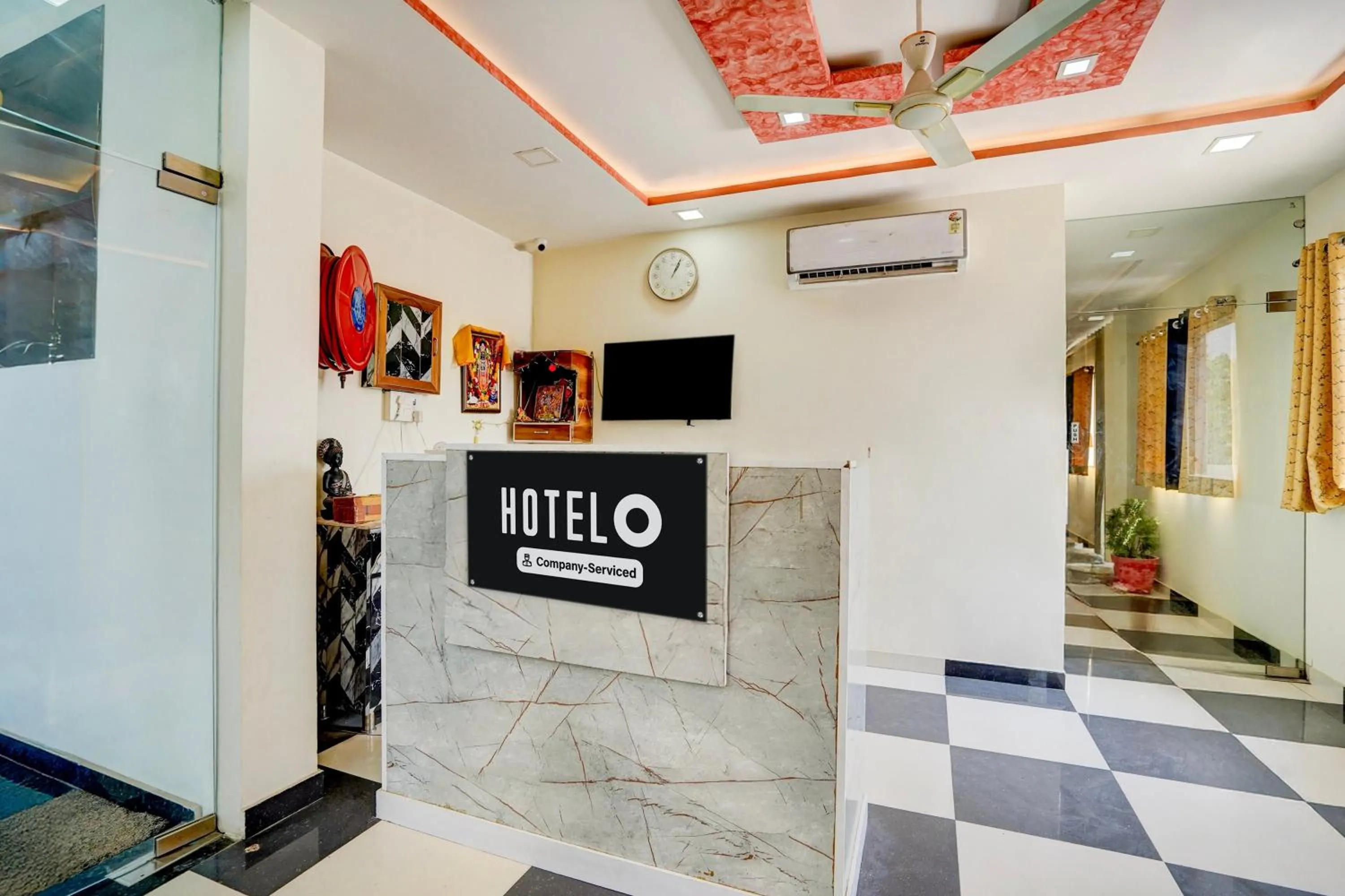 Lobby or reception in OYO Hotel O Khargapur Ring Road Formerly Shimla Grand