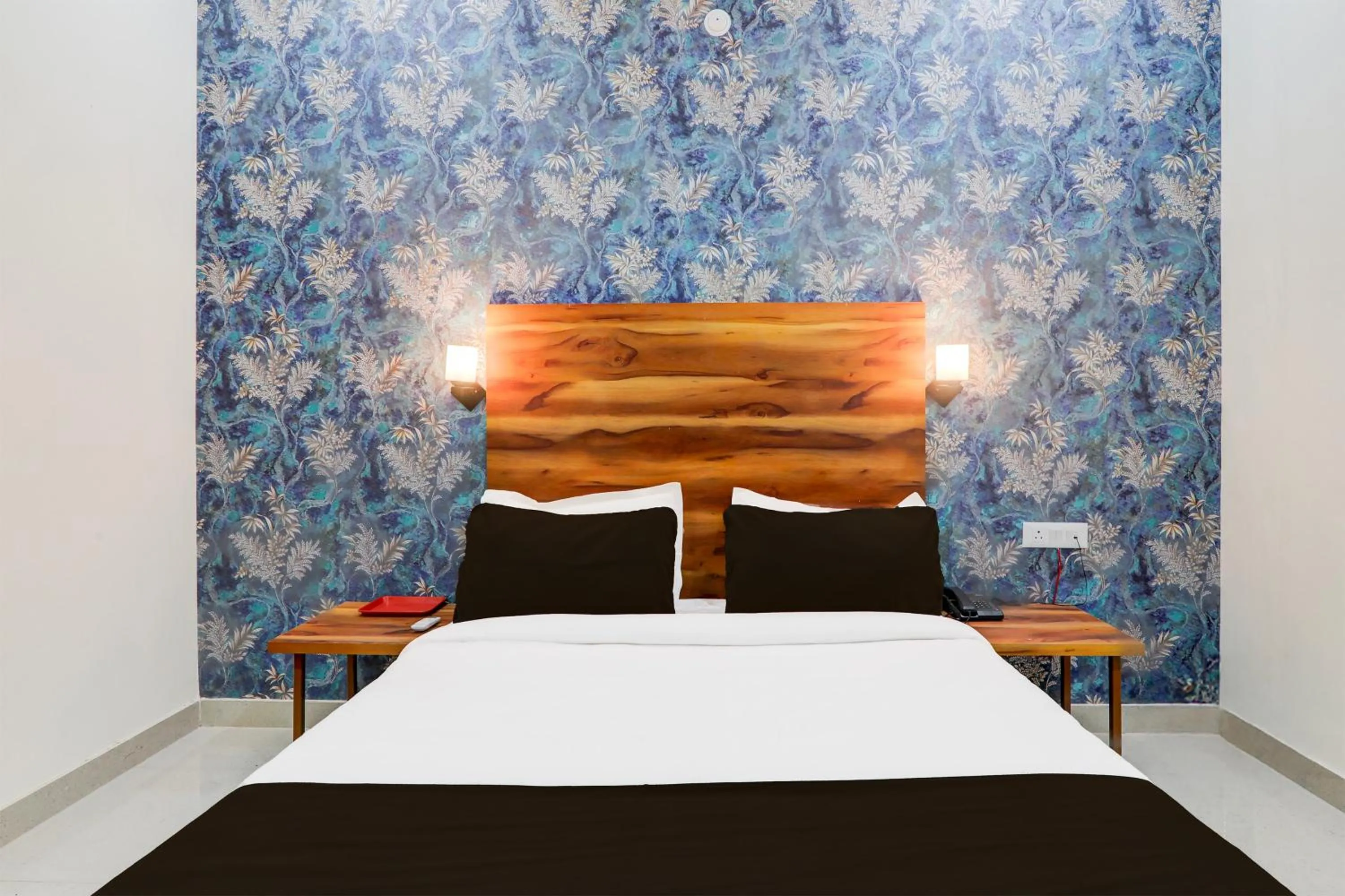 Bedroom, Bed in Hotel O Shimla Grand