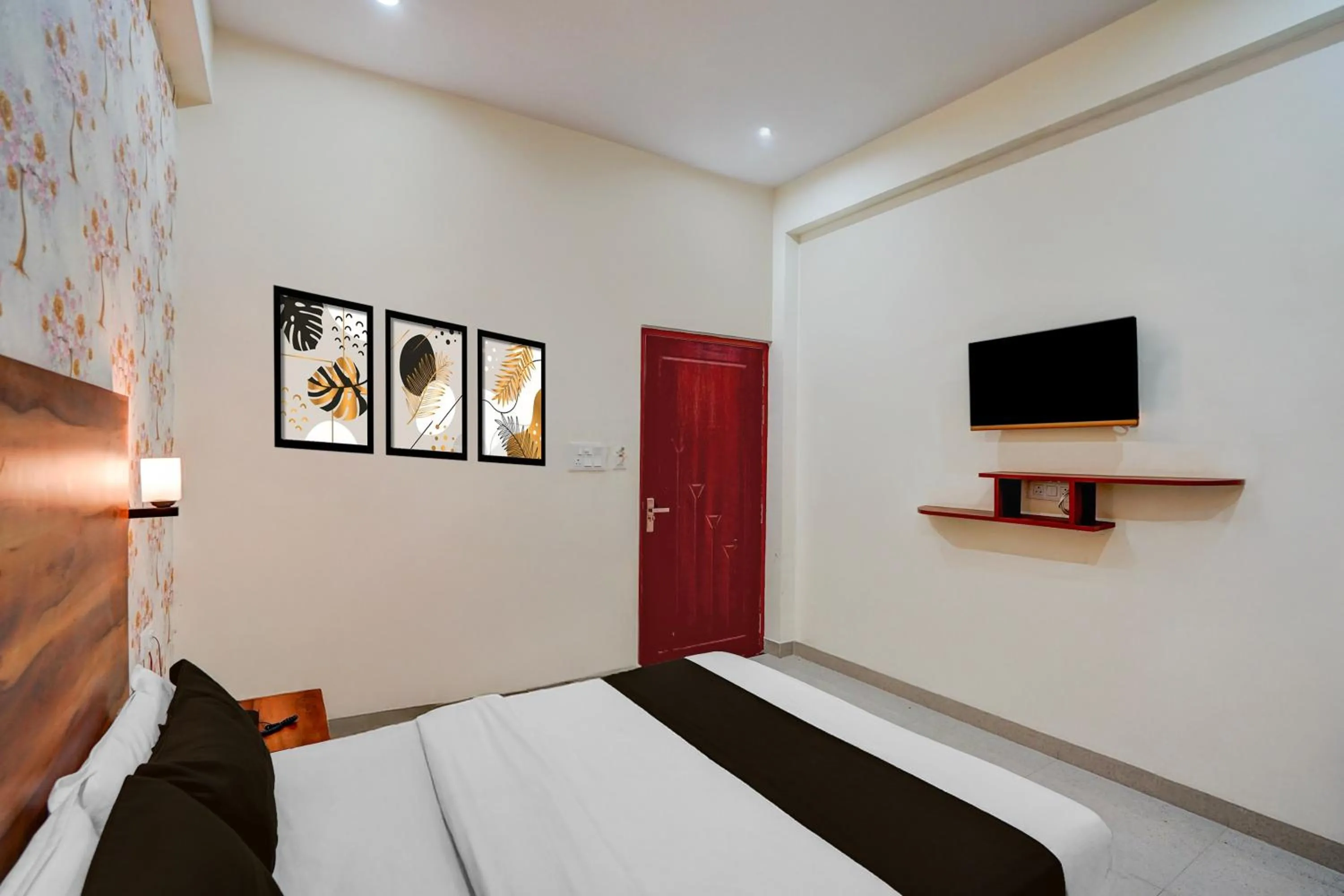 Bedroom, Bed in OYO Hotel O Khargapur Ring Road Formerly Shimla Grand