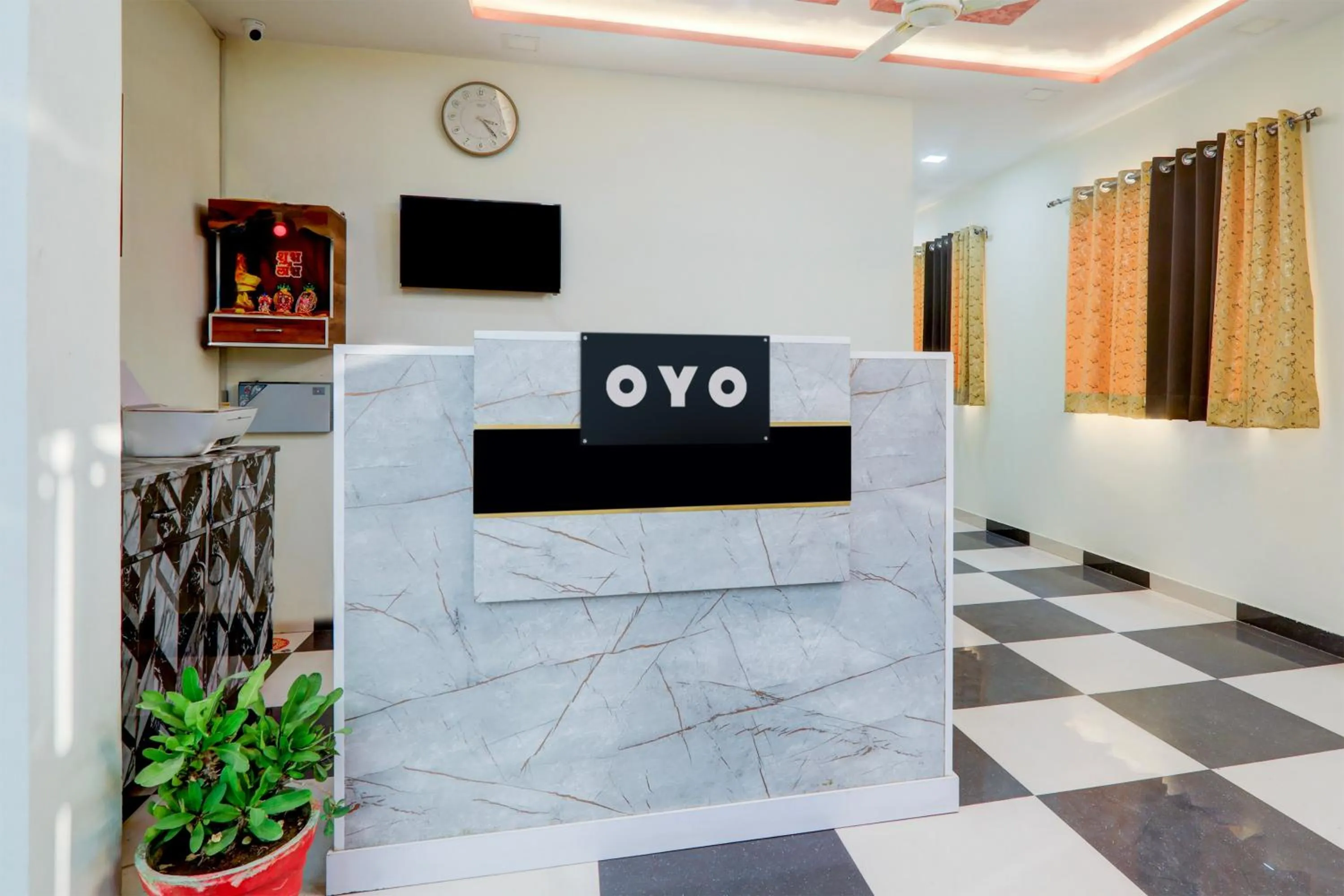 Lobby or reception in Hotel O Shimla Grand