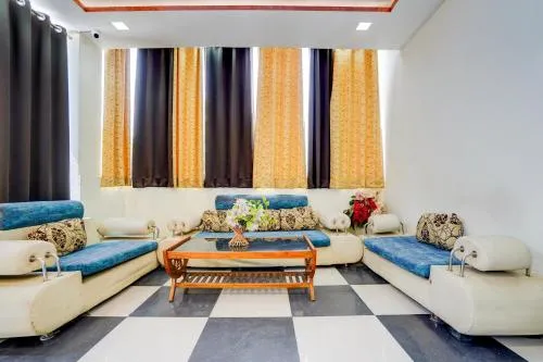 Lobby or reception in OYO Hotel O Khargapur Ring Road Formerly Shimla Grand