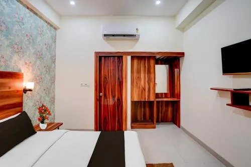 Bedroom, Bed in OYO Hotel O Khargapur Ring Road Formerly Shimla Grand