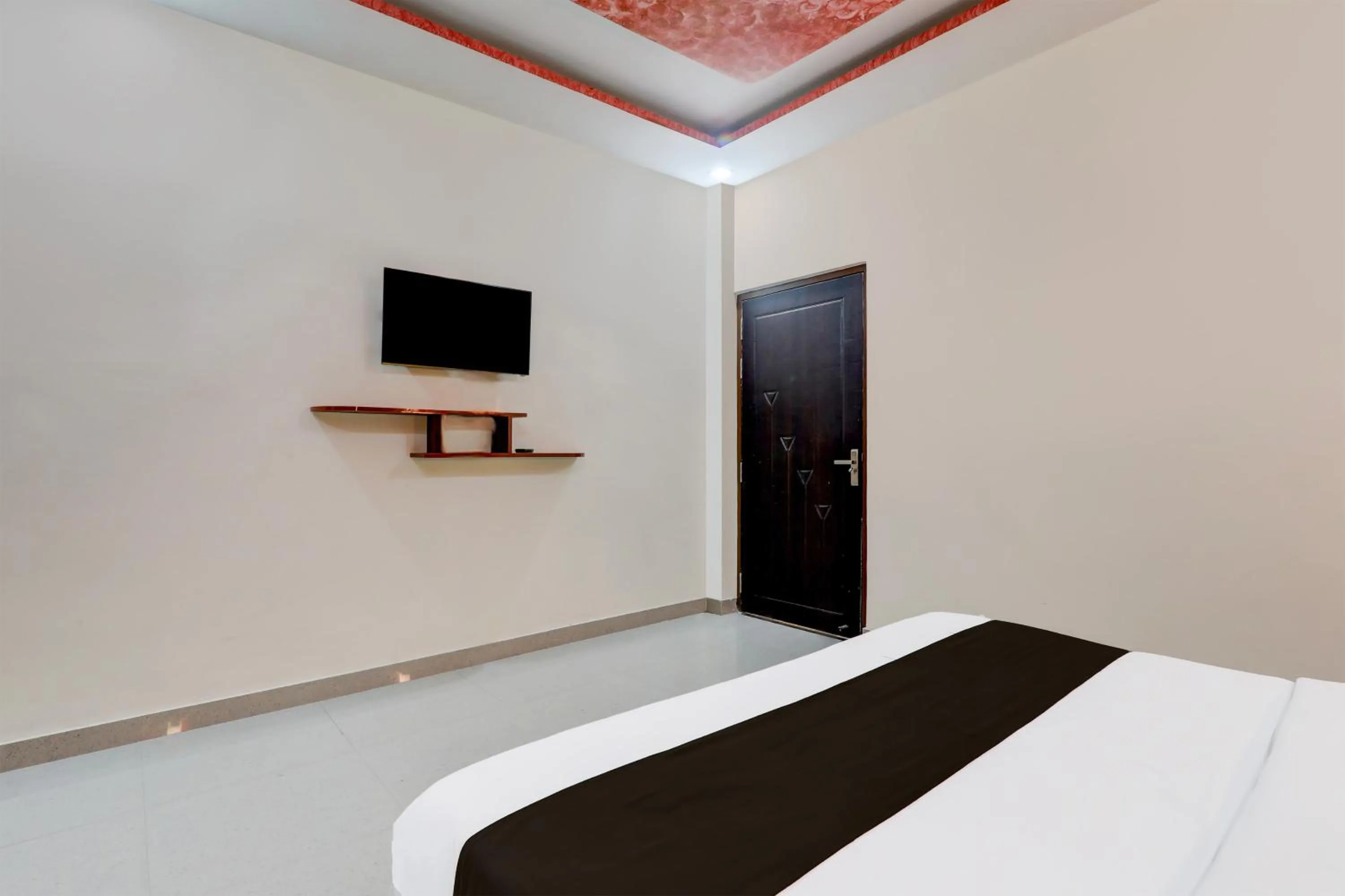 Bedroom, Bed in Hotel O Shimla Grand