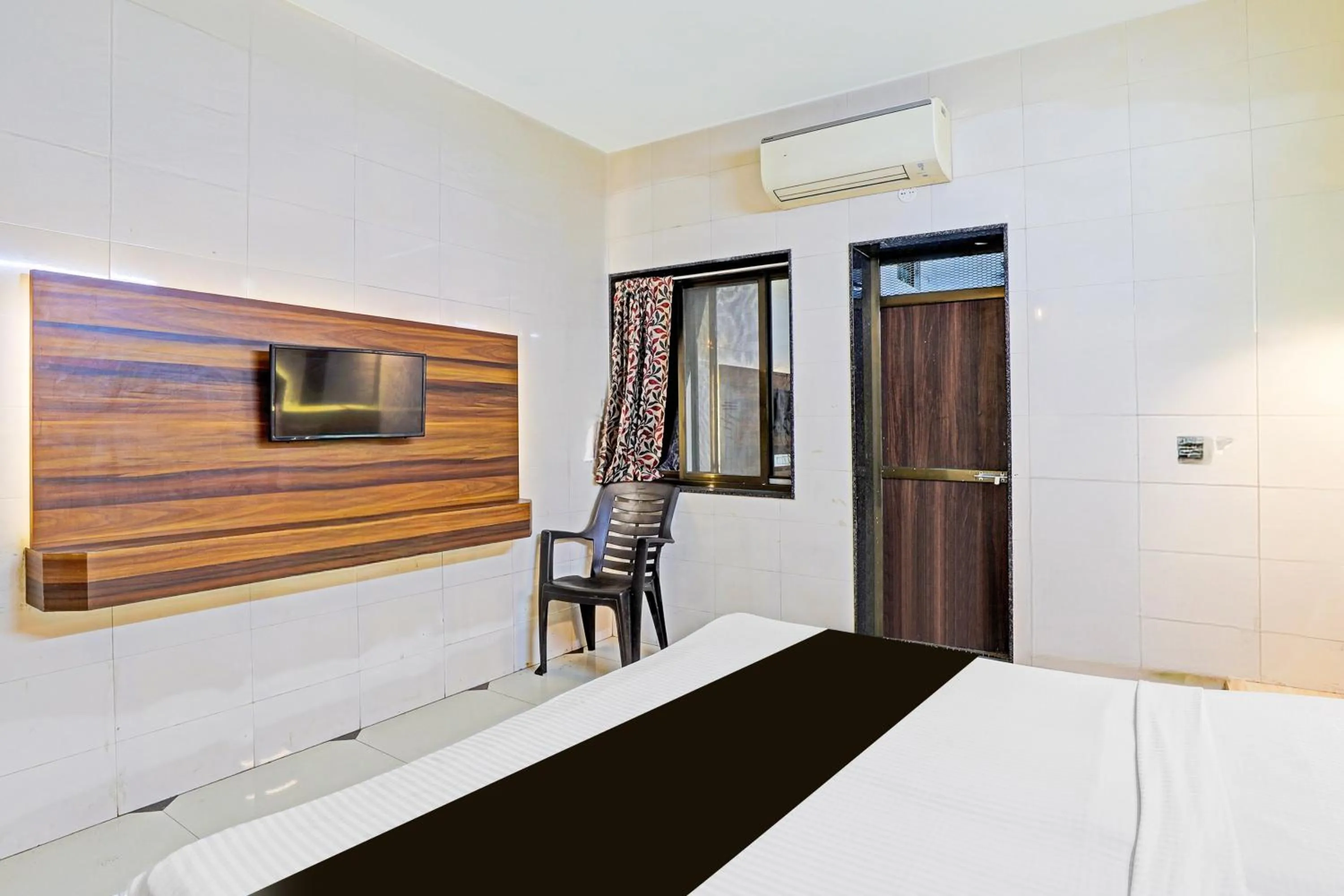 Bedroom in Hotel O Royal Season