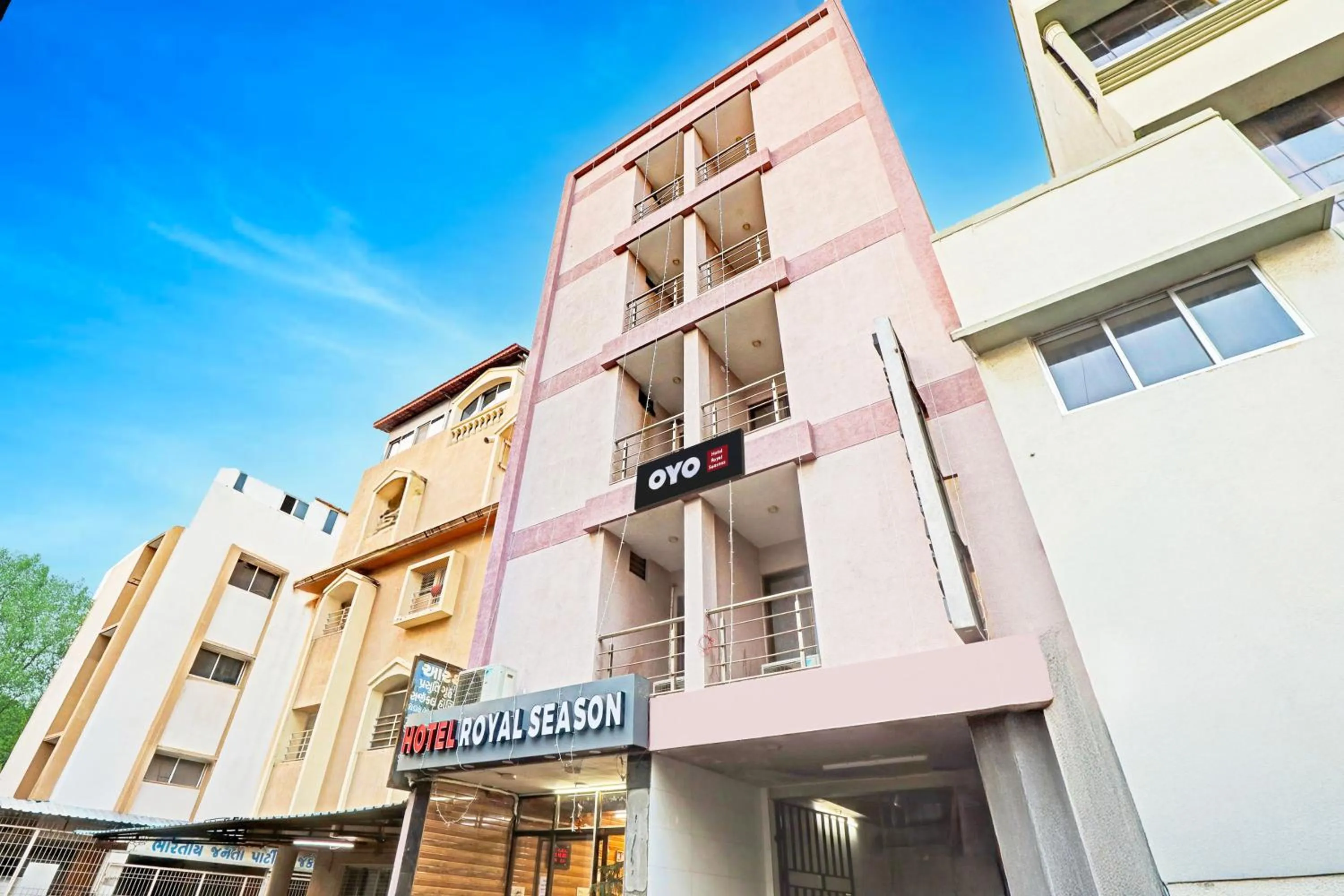 Facade/entrance in Hotel O Royal Season