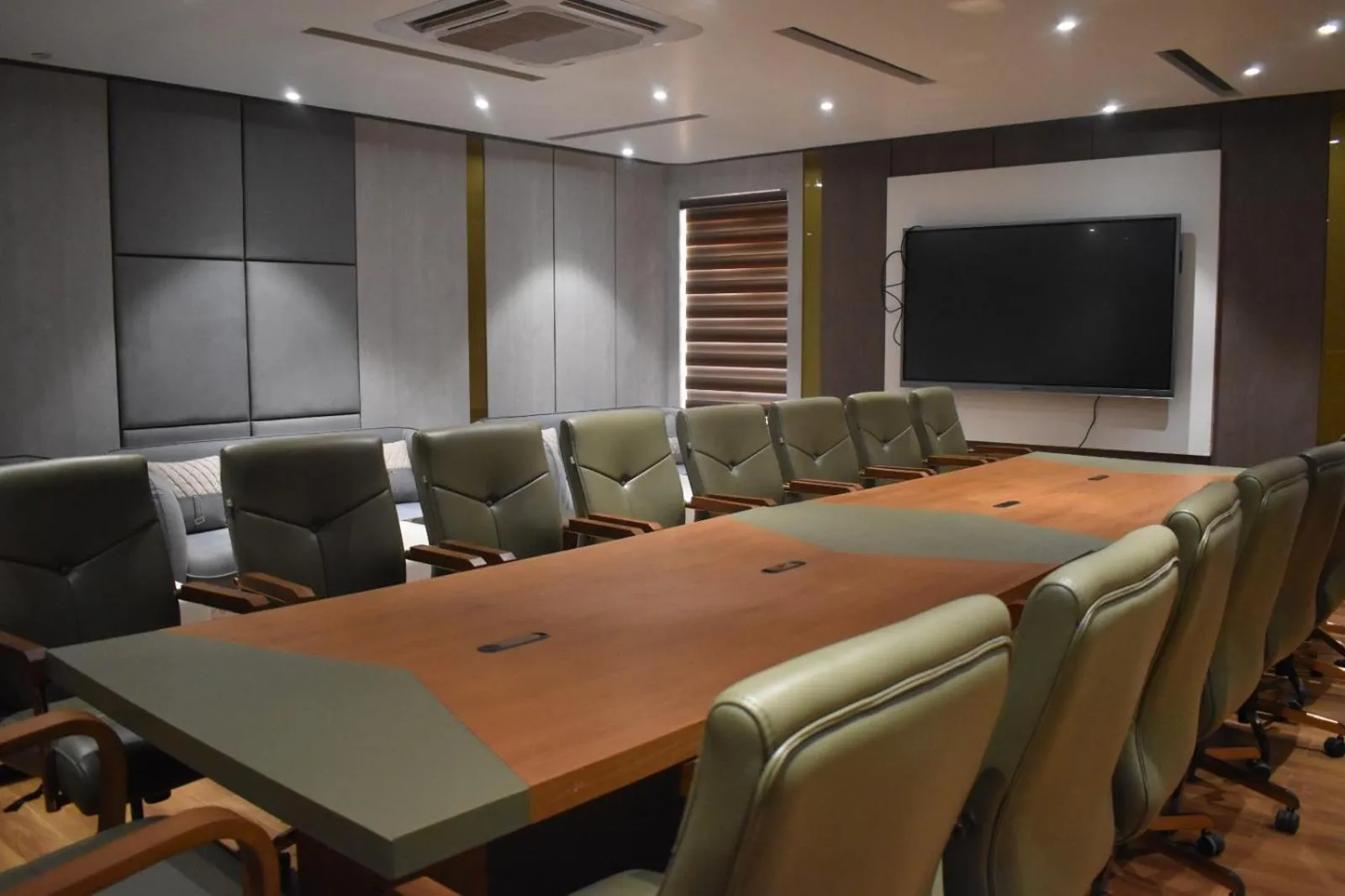 Business facilities in Nirvana Grand Hotel & Resort