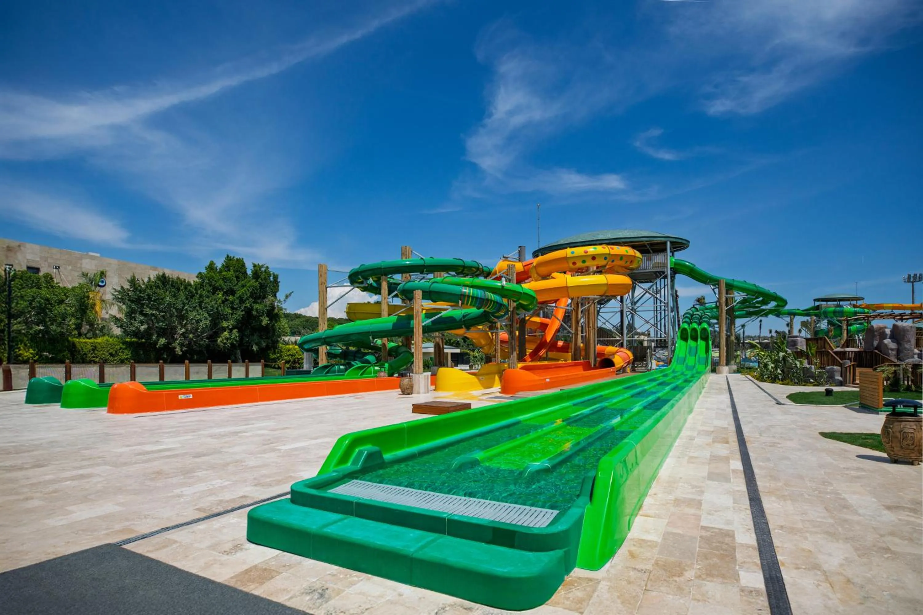 Swimming pool in Regnum The Crown