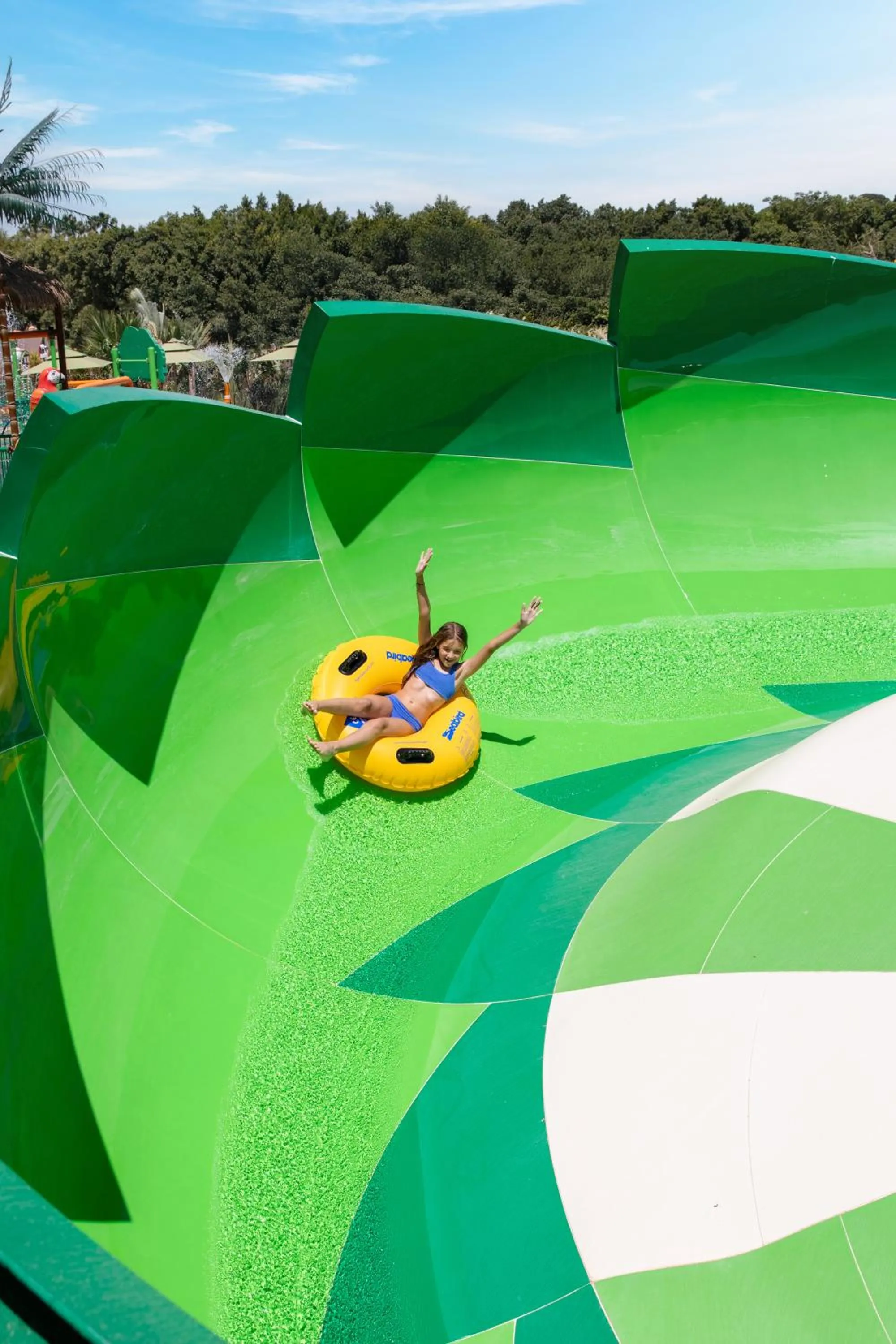 Swimming pool in Regnum The Crown